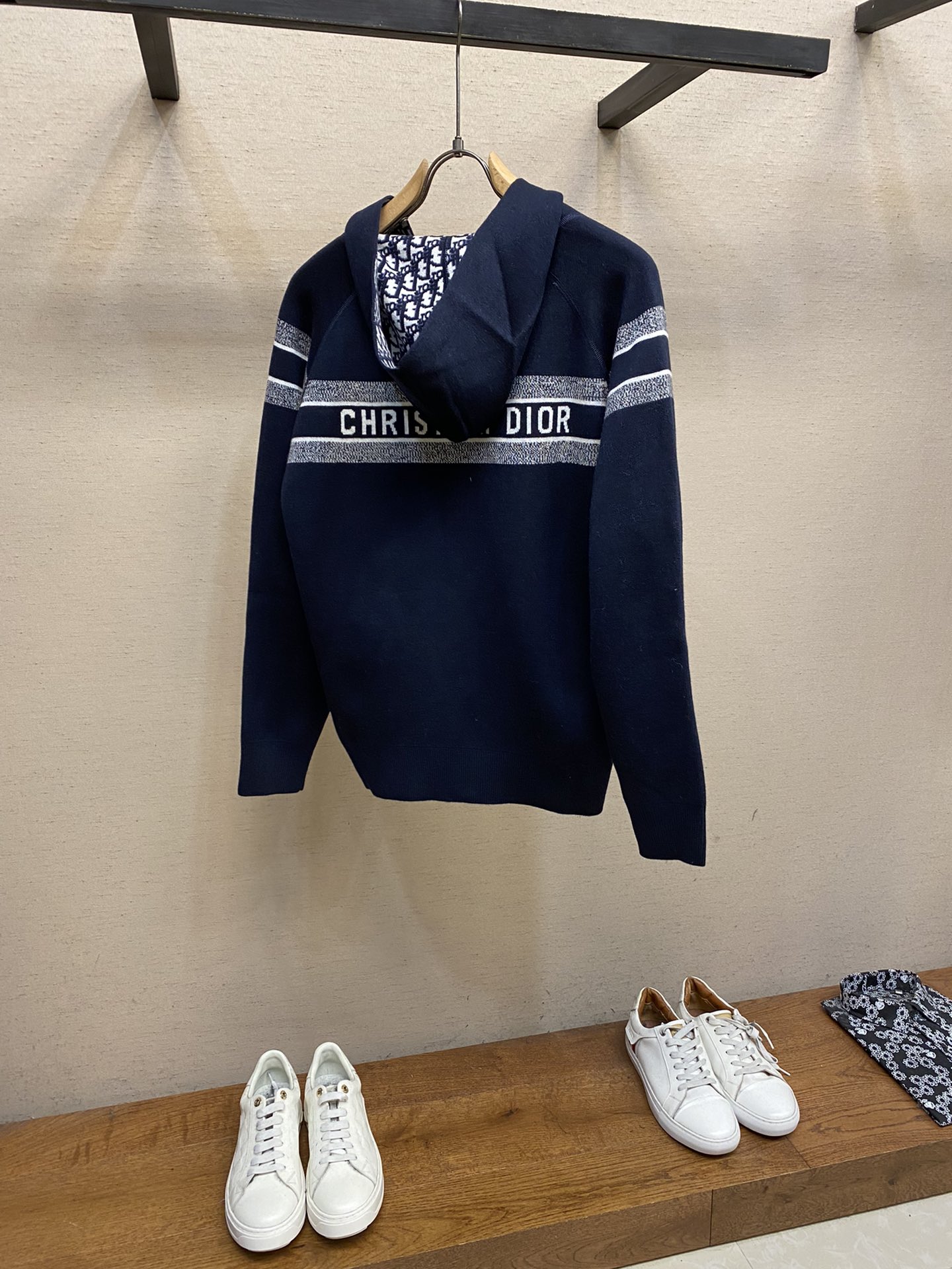 🌟🌟【女款】Dior、2022秋冬新款双面穿提花字母针织开衫连帽外套这款连帽针织开衫是两面都可穿的，是-