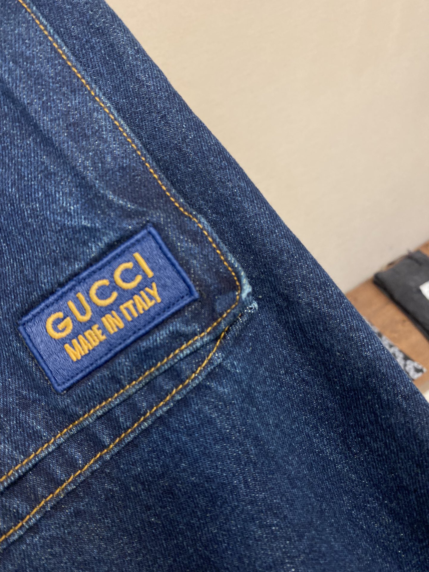 Gucci24SS多口袋复古风牛仔裤专柜14960购入开发！面料采用高品质深蓝色洗水牛仔布！两个斜插口袋