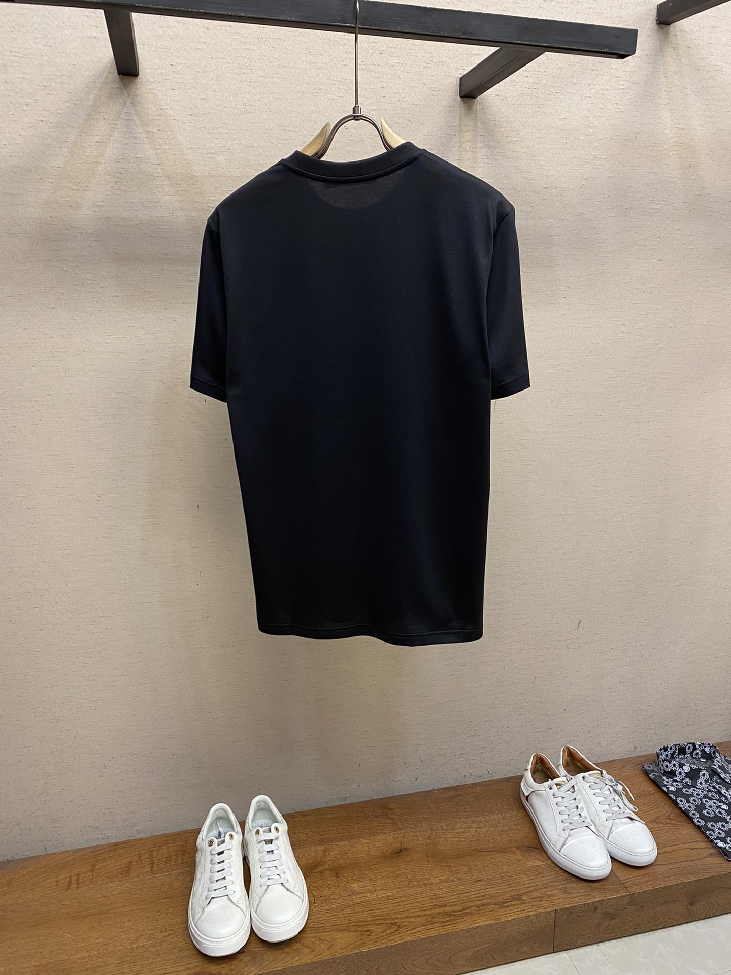 Givenchy新款短袖yyds日常出门闭眼搭定制丝光弹力棉面料短袖T恤魅力在于创造了简约奢华感的时尚,