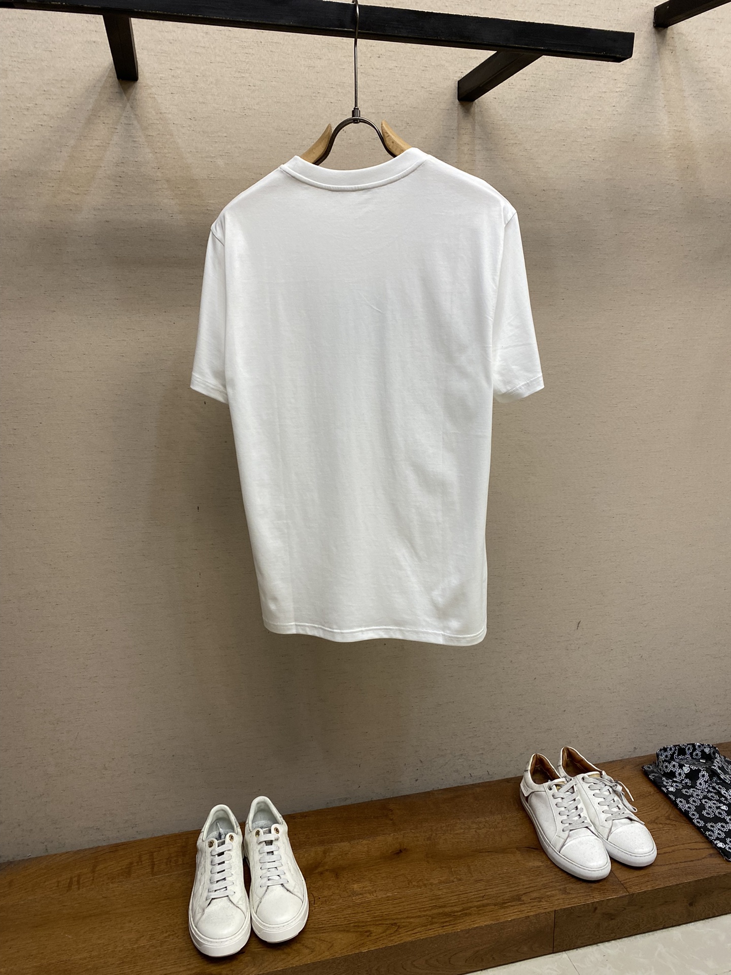 Givenchy新款短袖yyds日常出门闭眼搭定制丝光弹力棉面料短袖T恤魅力在于创造了简约奢华感的时尚,