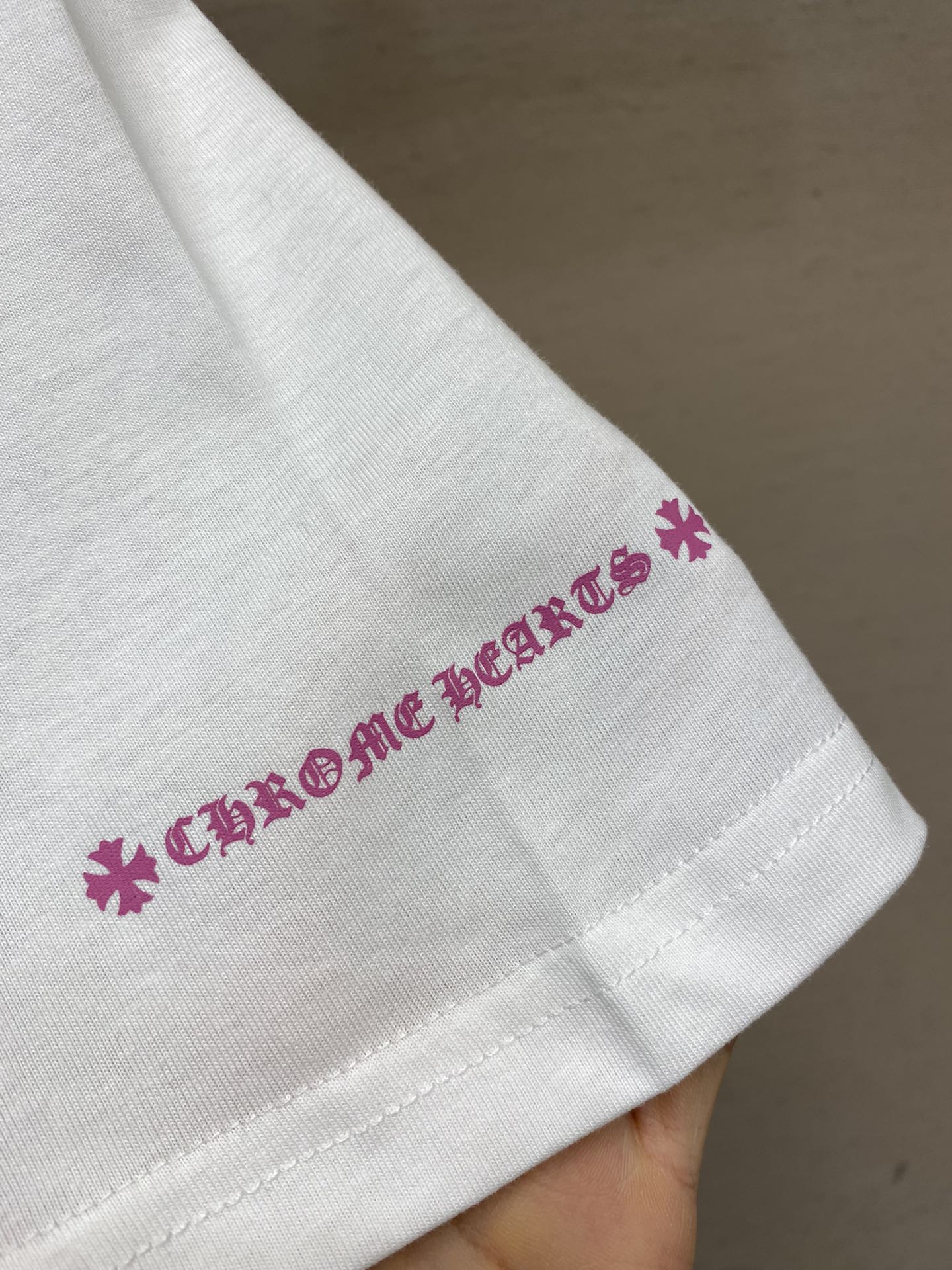 CheomeHeaet克罗心SS情侣款领口logo短袖T恤精细的做工和上乘的质感一贯地标签化显著一眼即可