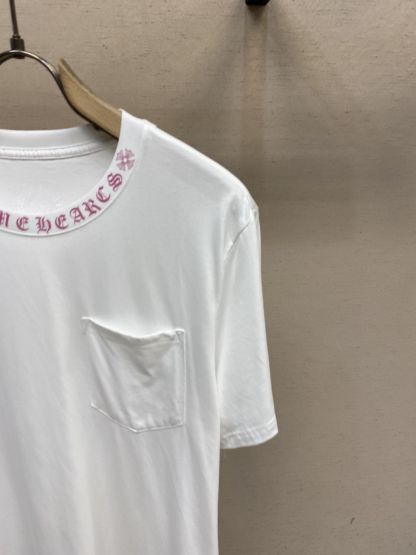CheomeHeaet克罗心SS情侣款领口logo短袖T恤精细的做工和上乘的质感一贯地标签化显著一眼即可