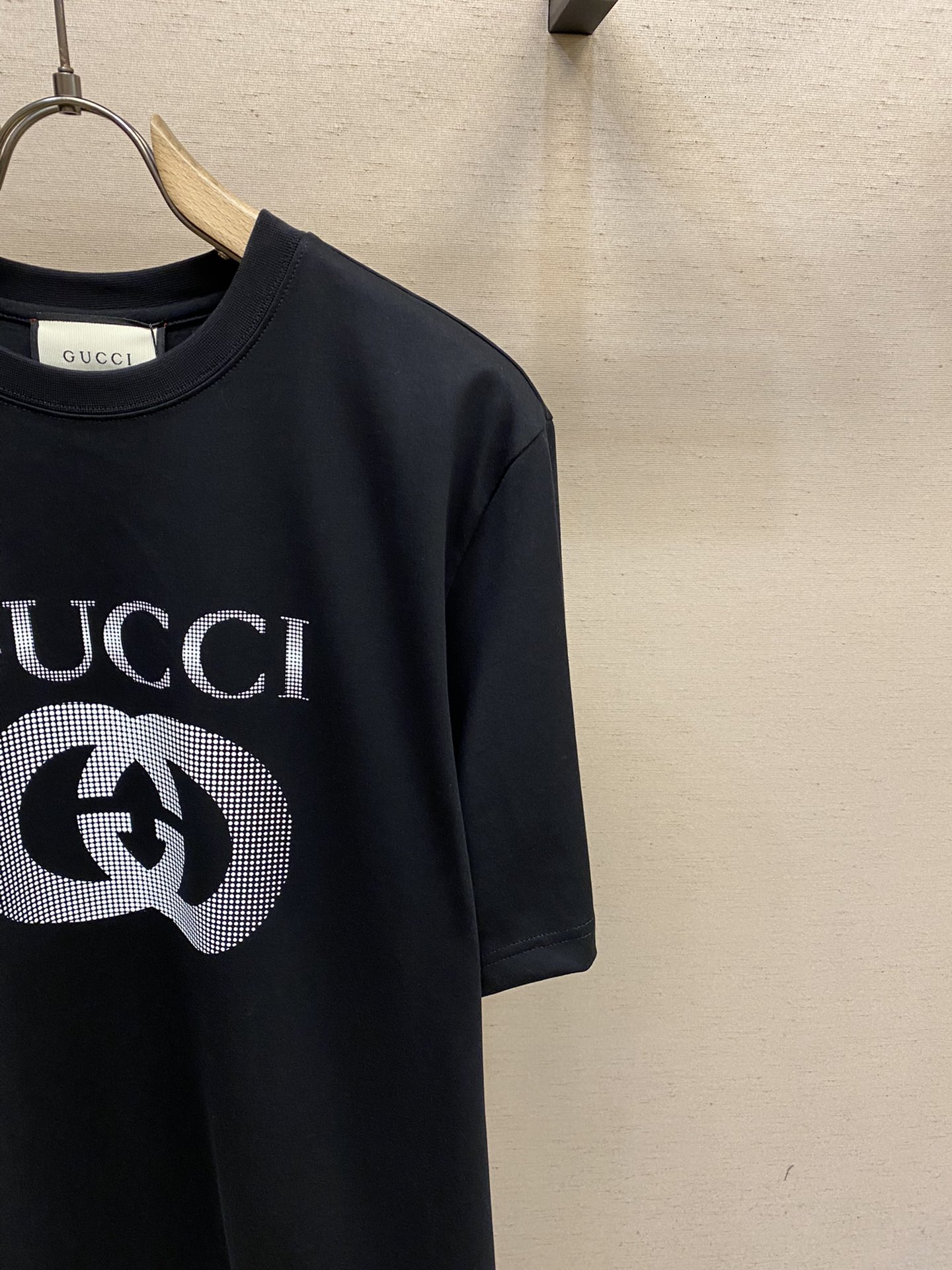 Gucci24春夏限定新款双GG印花情侣款短袖T恤情侣街拍的时尚款短TEE炸街系列经典再现的双GG印花l