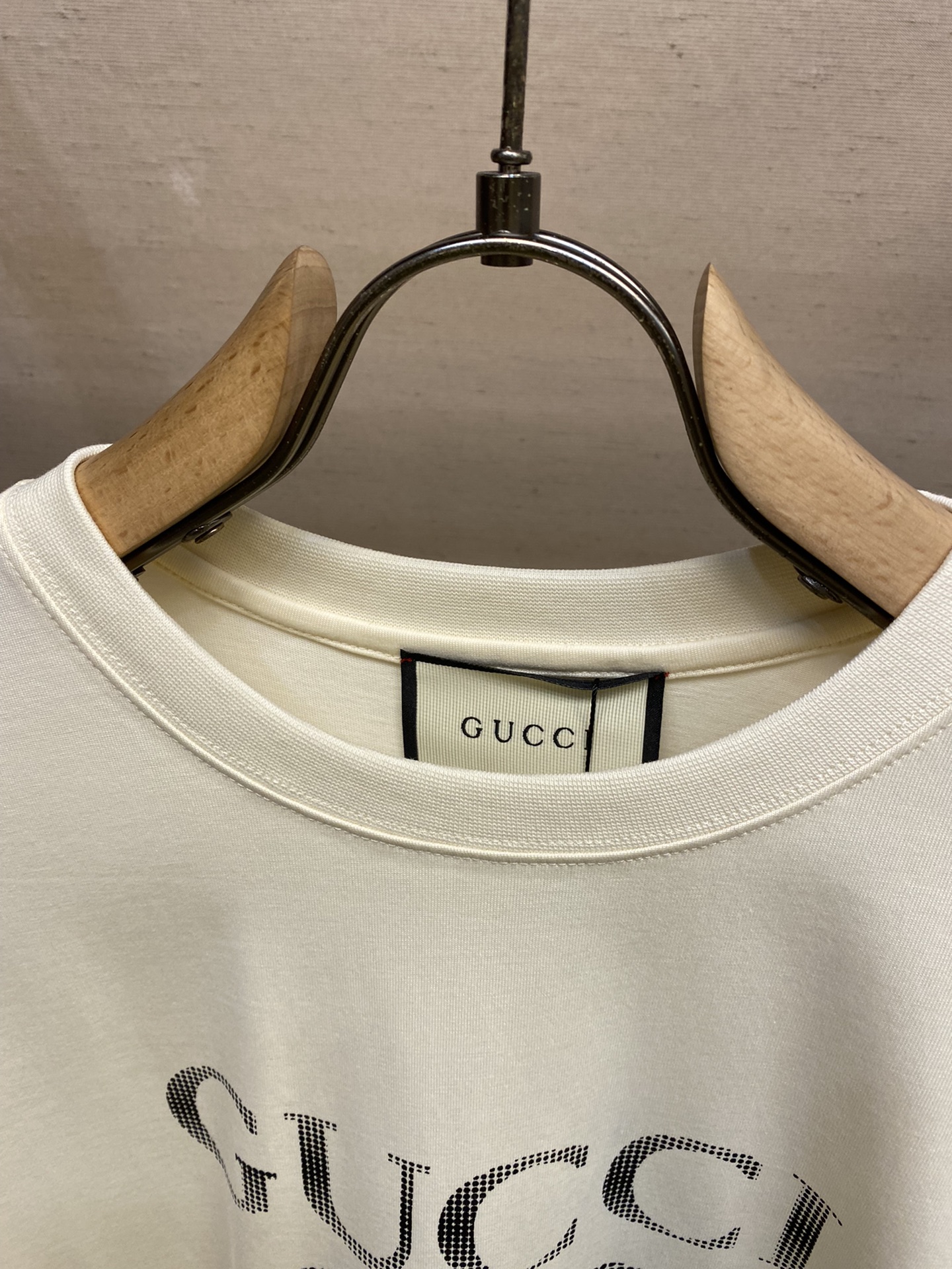 Gucci24春夏限定新款双GG印花情侣款短袖T恤情侣街拍的时尚款短TEE炸街系列经典再现的双GG印花l
