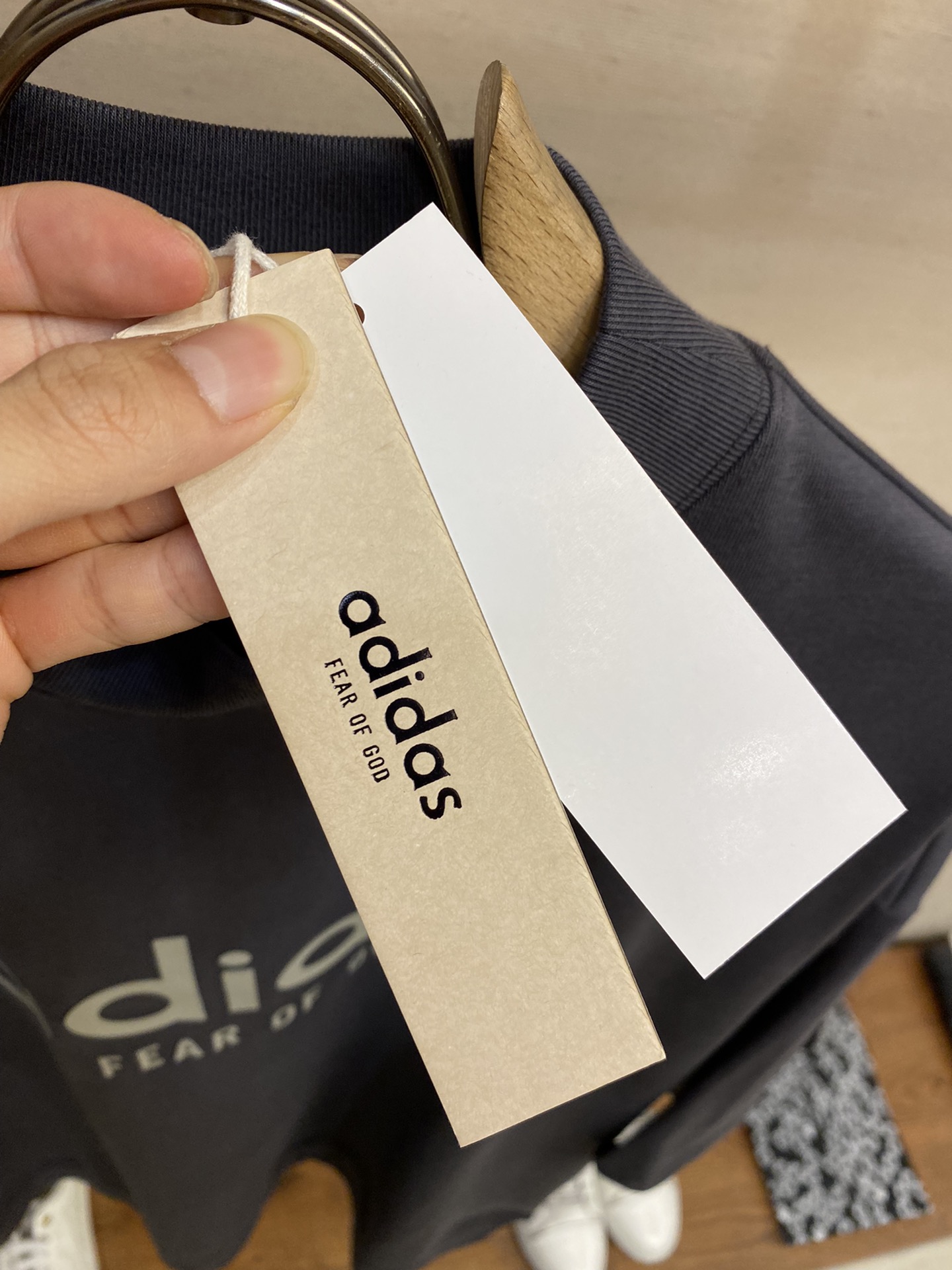 “Fear of God x Adidas FW23: Japanese Streetwear with High-End Style and Quality Fabric in S, M, L Sizes” - 图片 6