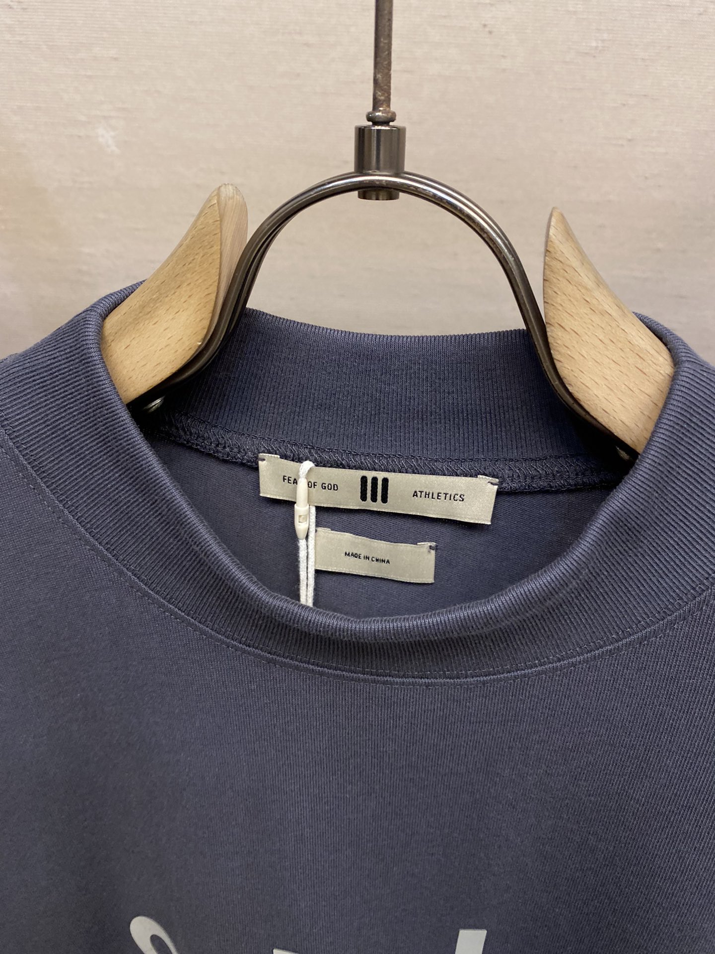 “Fear of God x Adidas FW23: Japanese Streetwear with High-End Style and Quality Fabric in S, M, L Sizes” - 图片 3