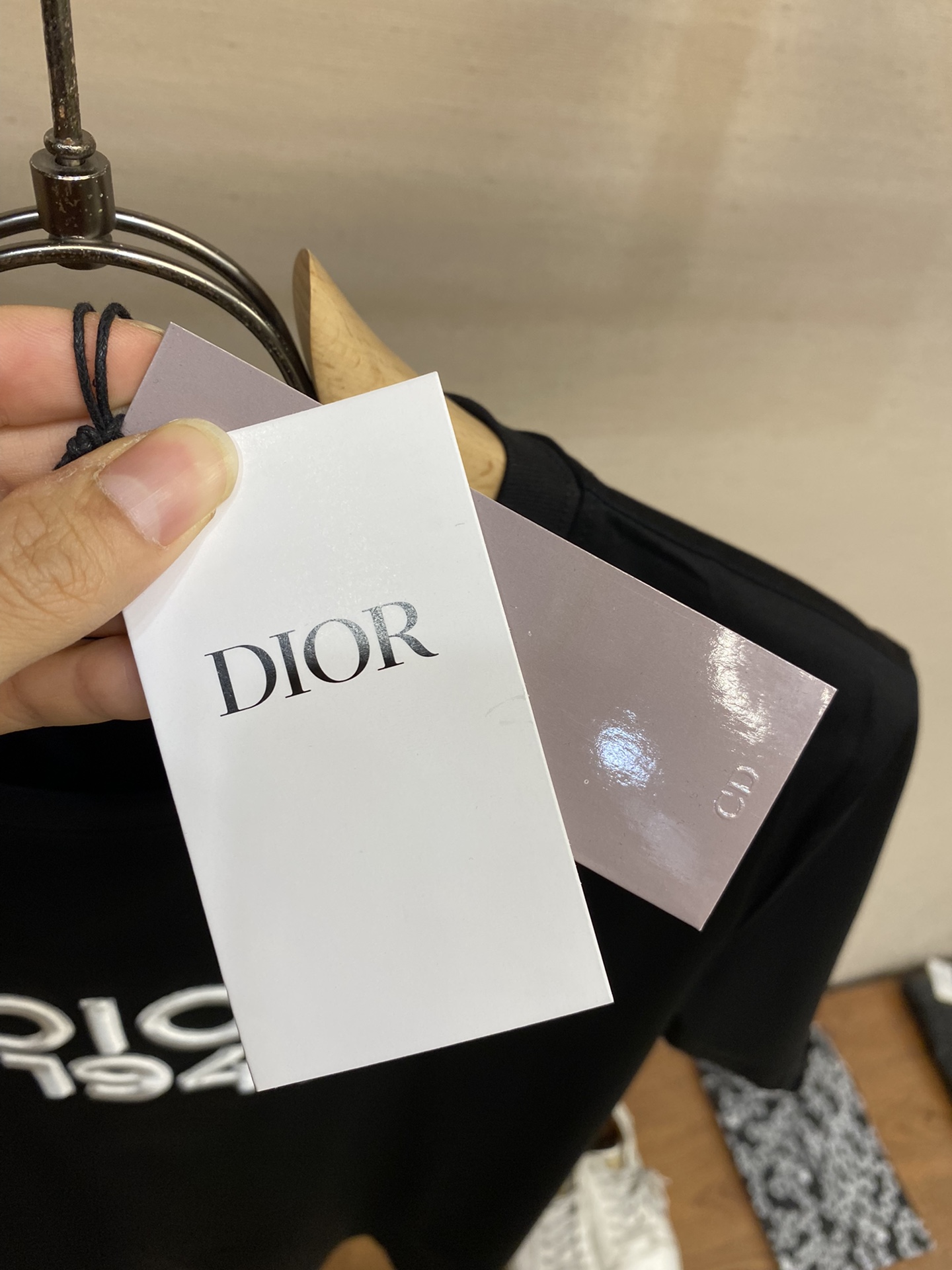 Dior新款短袖yyds日常出门闭眼搭定制丝光弹力棉面料短袖T恤魅力在于创造了简约奢华感的时尚,随意搭配