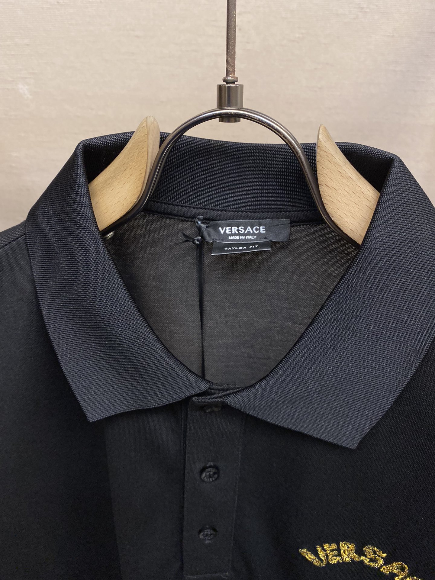 Versace新款短袖yyds日常出门闭眼搭定制丝光弹力棉面料短袖T恤魅力在于创造了简约奢华感的时尚,随