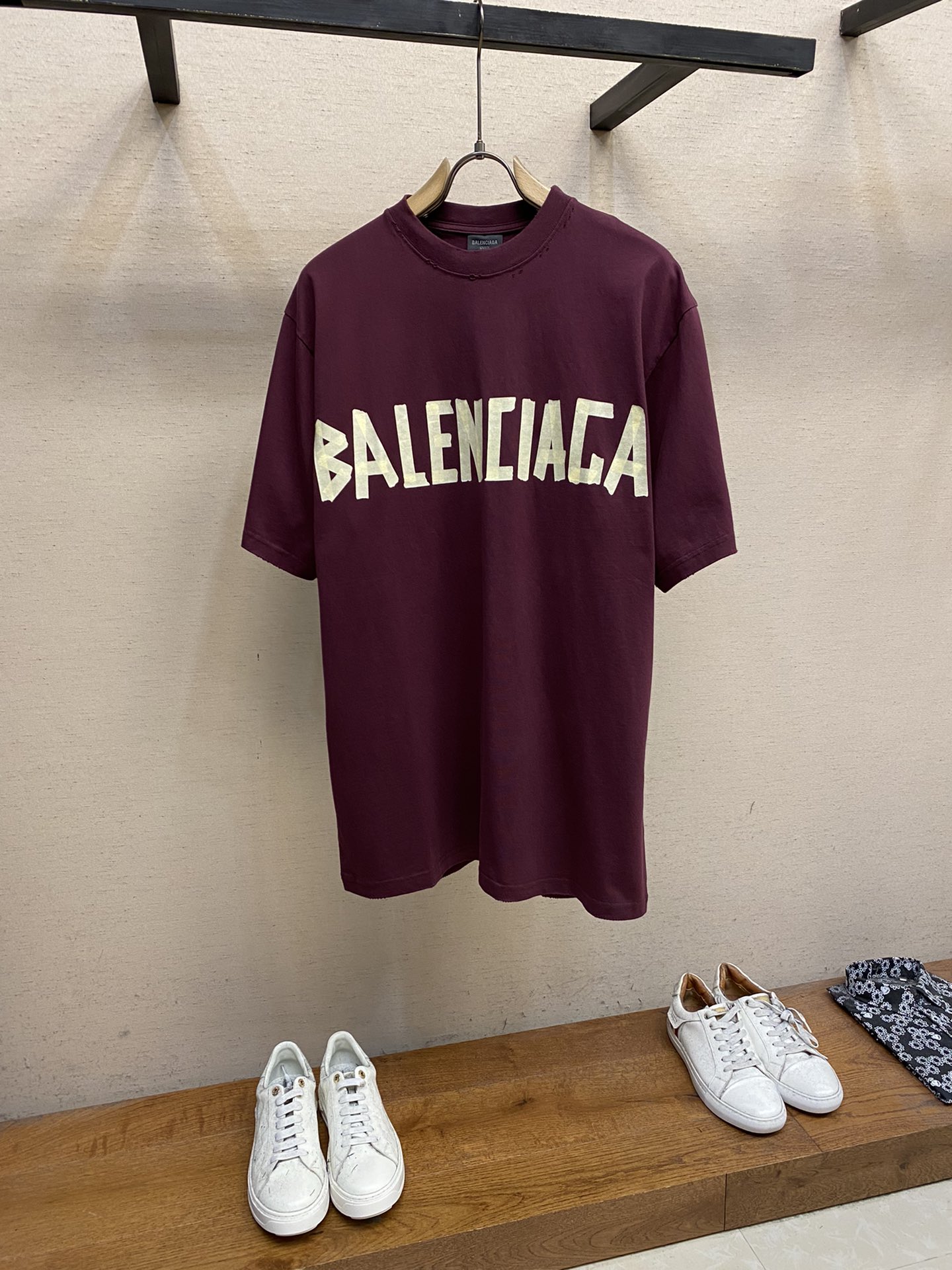 Balenciaga24SS美纹纸字母图案字母最新标志最新字母印花男女短袖情侣款男女短袖当季追捧人气旺盛