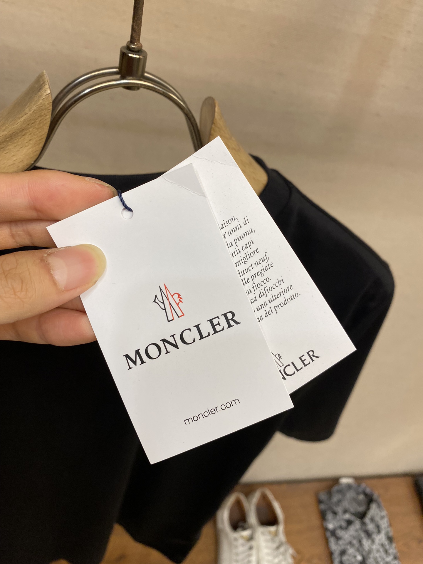 Moncler新款短袖yyds日常出门闭眼搭定制弹力棉面料短袖T恤魅力在于创造了简约奢华感的时尚,随意搭