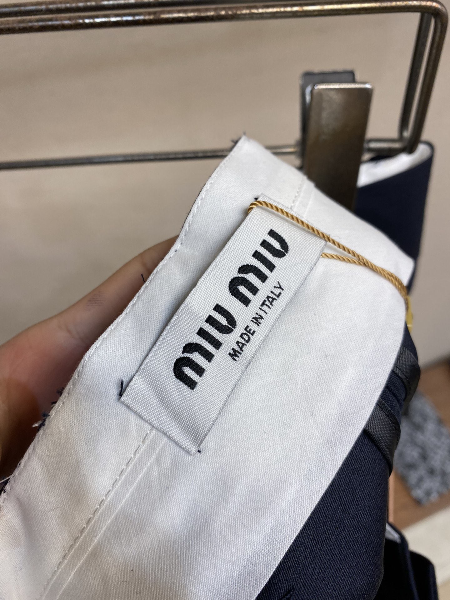 Luxury Miumiu Wool Shorts at Special Price: $323, 100% Wool, Gold Logo Detail - 图片 3