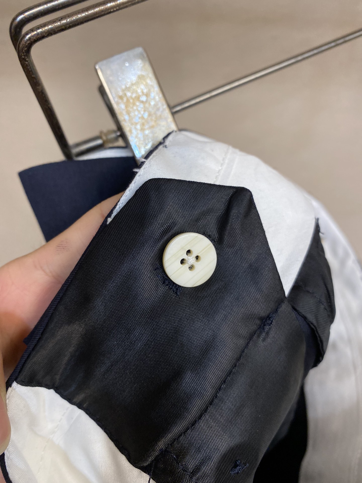 Luxury Miumiu Wool Shorts at Special Price: $323, 100% Wool, Gold Logo Detail - 图片 5