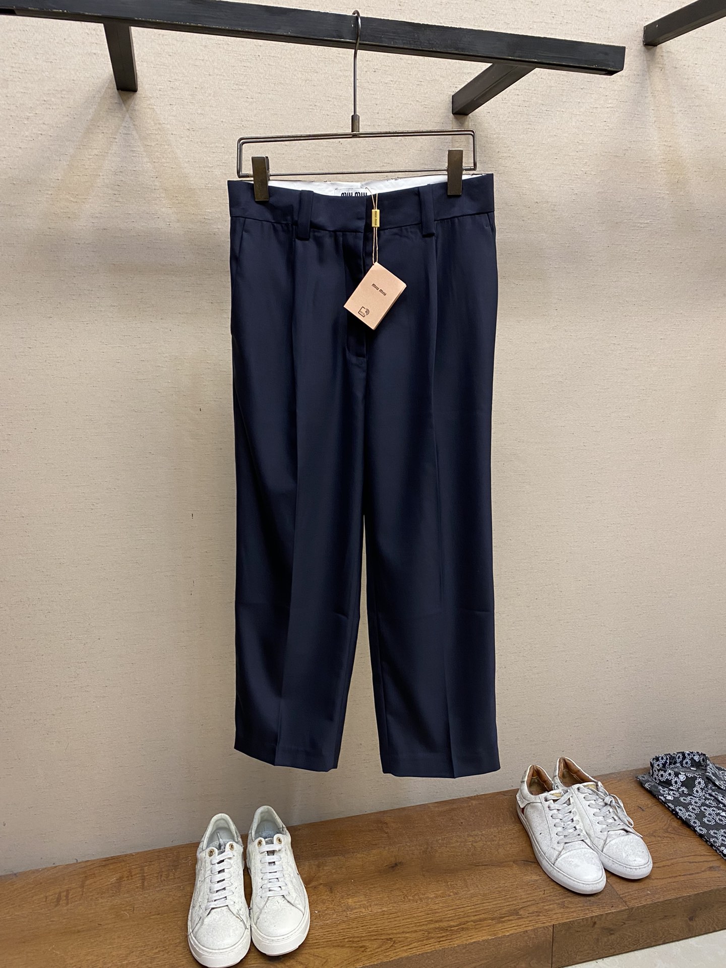Luxury Miumiu Wool Shorts at Special Price: $323, 100% Wool, Gold Logo Detail - 图片 1