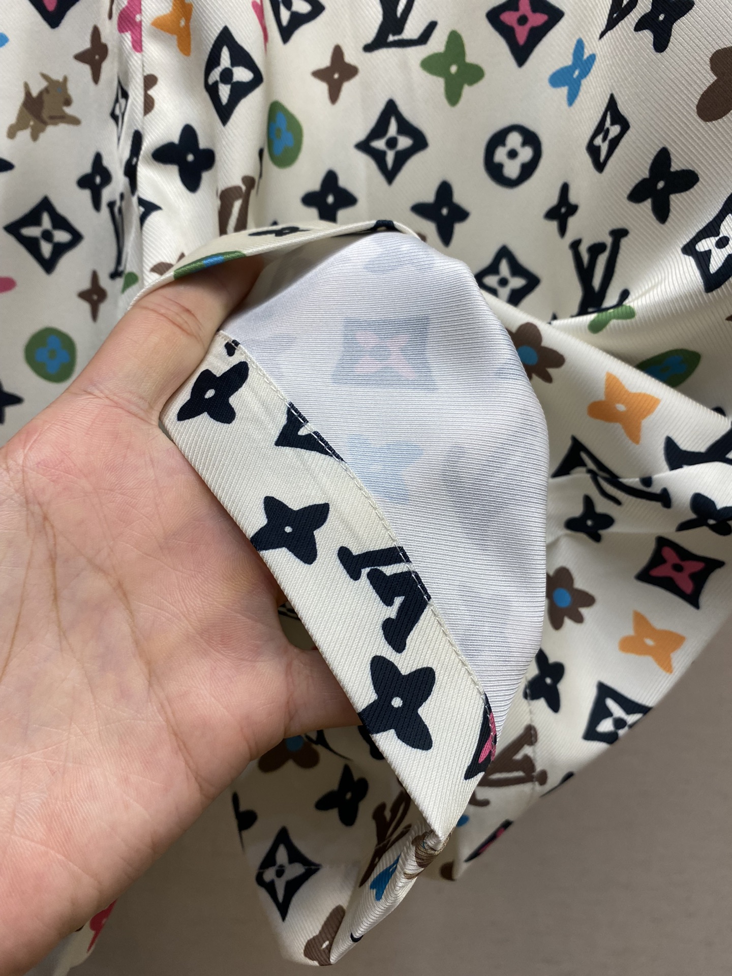 New LV Logo Shirt with Shorts Outshines Last Year’s Cowboy Style, High-Density Sarcophagus. - 图片 7