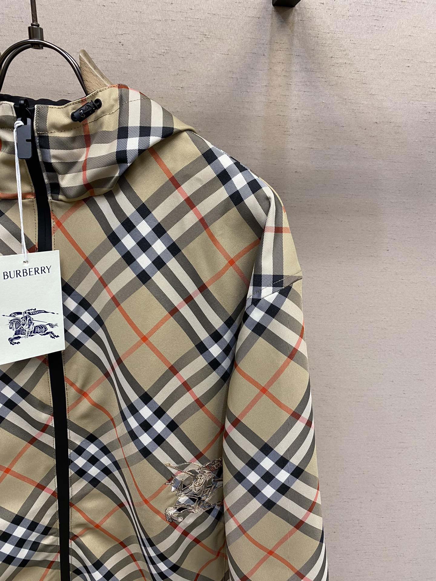 Title: Burberry Grid Double Jacket Review Summary: Customized cotton jacket with reversible design, suitable for casual style, available in sizes S-XL. - 图片 4