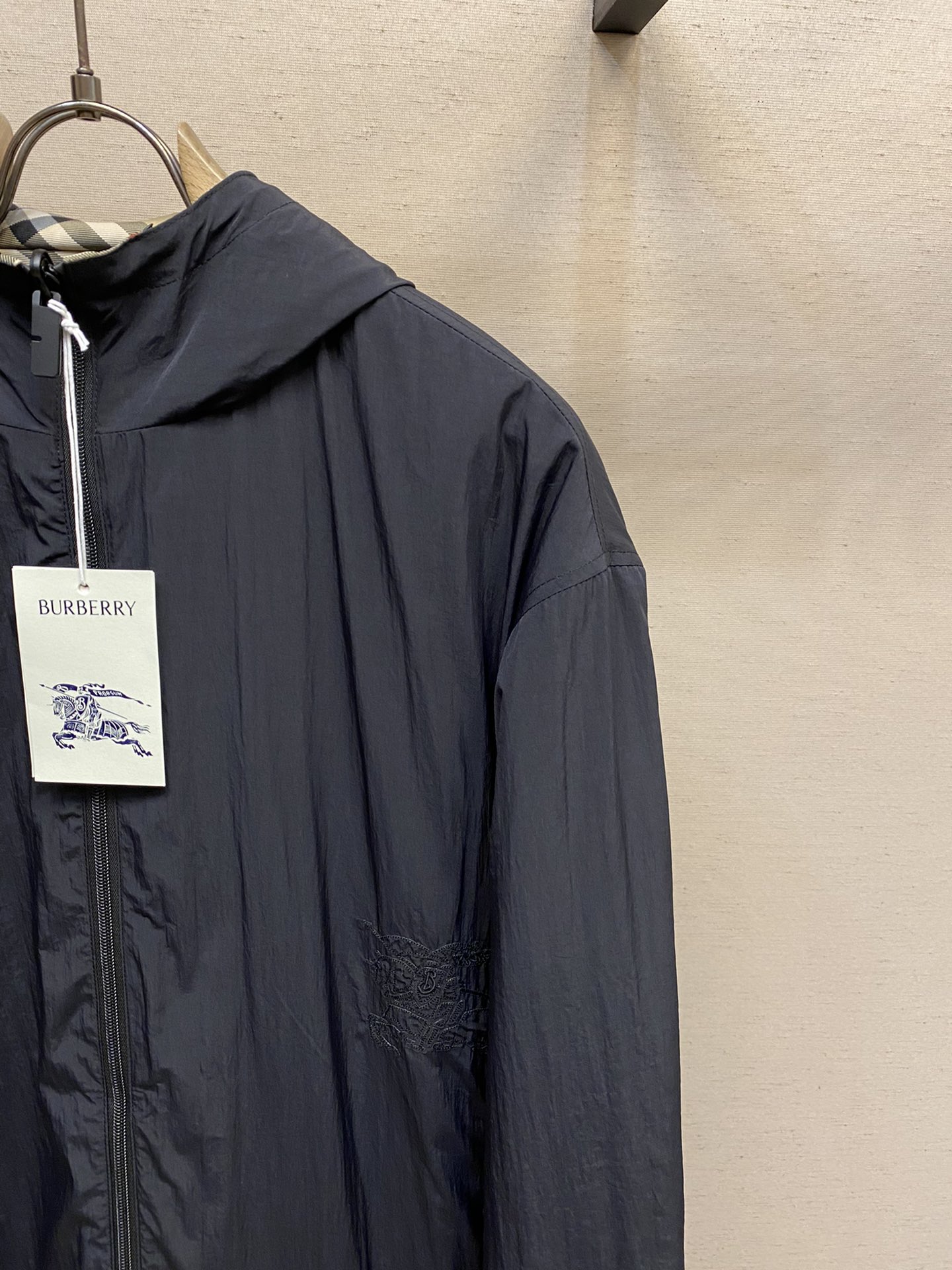 Title: Burberry Grid Double Jacket Review Summary: Customized cotton jacket with reversible design, suitable for casual style, available in sizes S-XL. - 图片 5