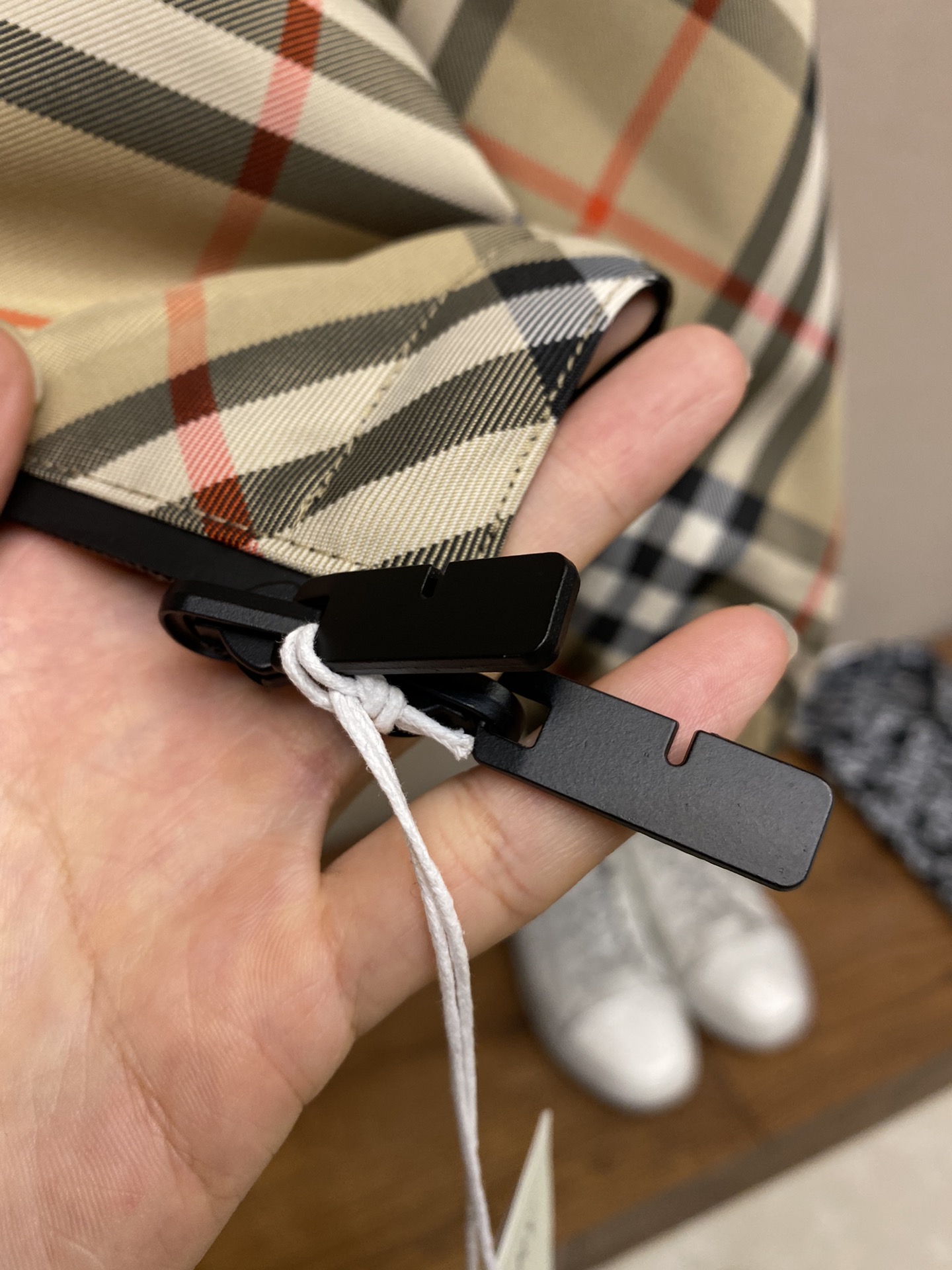 Title: Burberry Grid Double Jacket Review Summary: Customized cotton jacket with reversible design, suitable for casual style, available in sizes S-XL. - 图片 6
