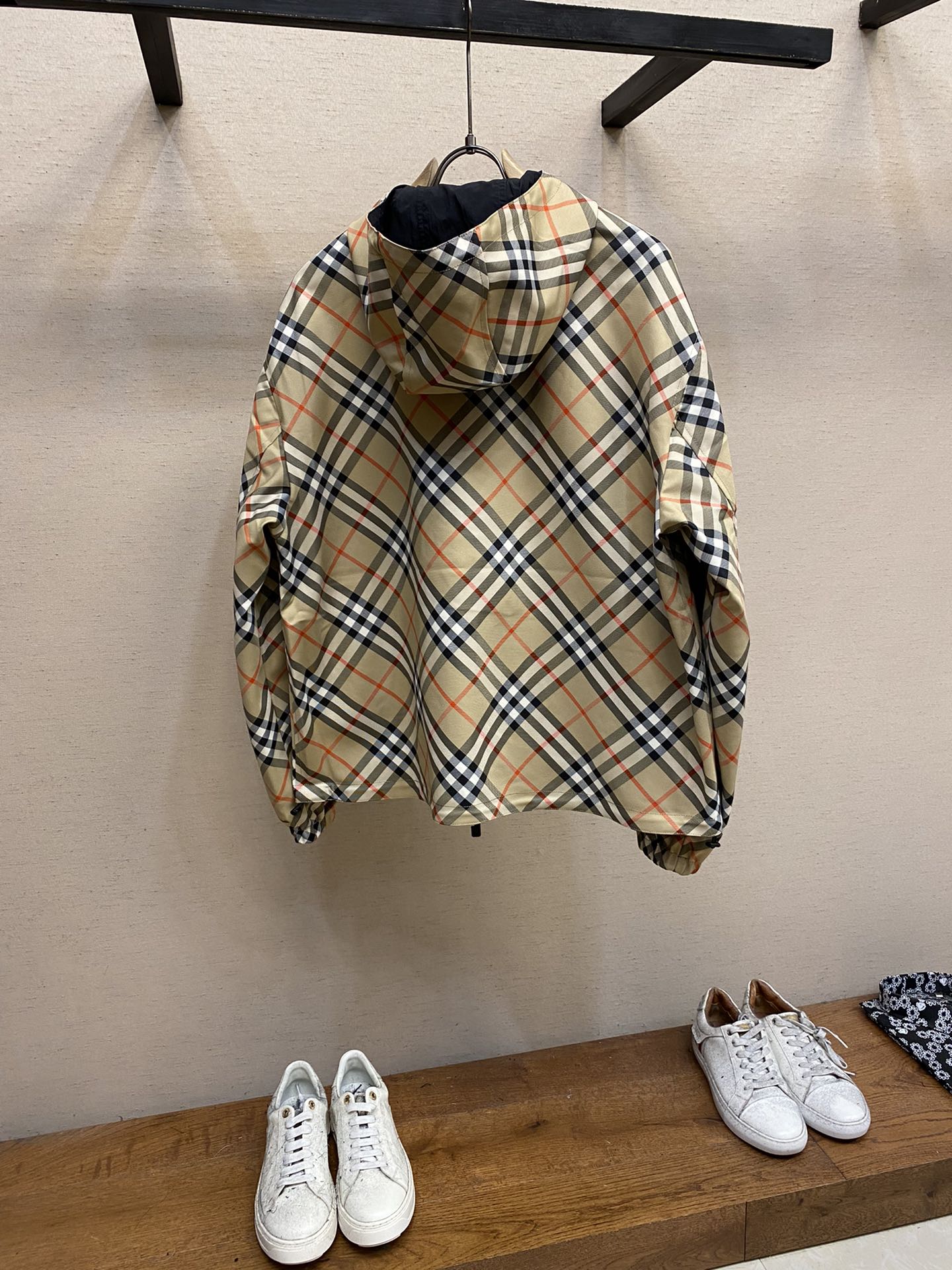 Title: Burberry Grid Double Jacket Review Summary: Customized cotton jacket with reversible design, suitable for casual style, available in sizes S-XL. - 图片 3