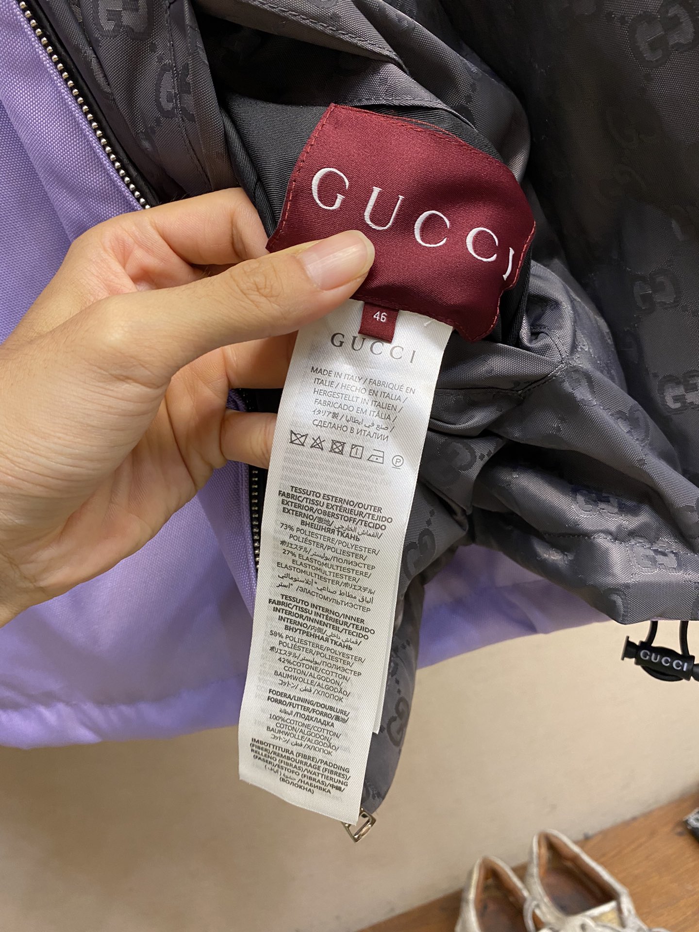 Gucci24秋冬新品️双面拉链夹克一面以灰色斜纹尼龙GG提花面料另一面选紫色平纹帆布制作Cucci刺绣