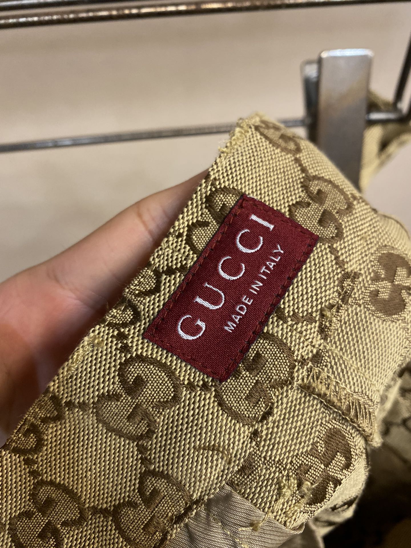 GucciG家24ss新款早秋系列以现代视角焕新诠释品牌经典设计元素和精致图案这款长裤甄选GucciRo