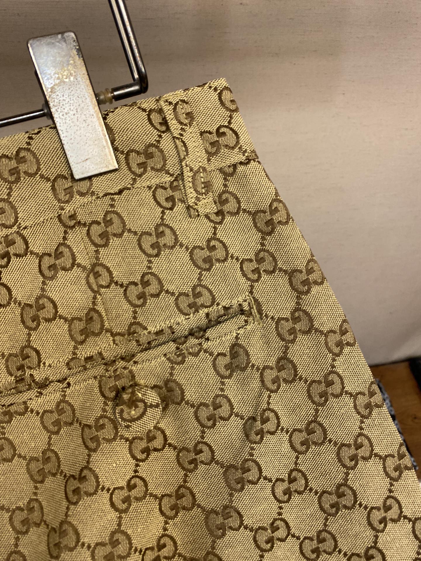 GucciG家24ss新款早秋系列以现代视角焕新诠释品牌经典设计元素和精致图案这款长裤甄选GucciRo