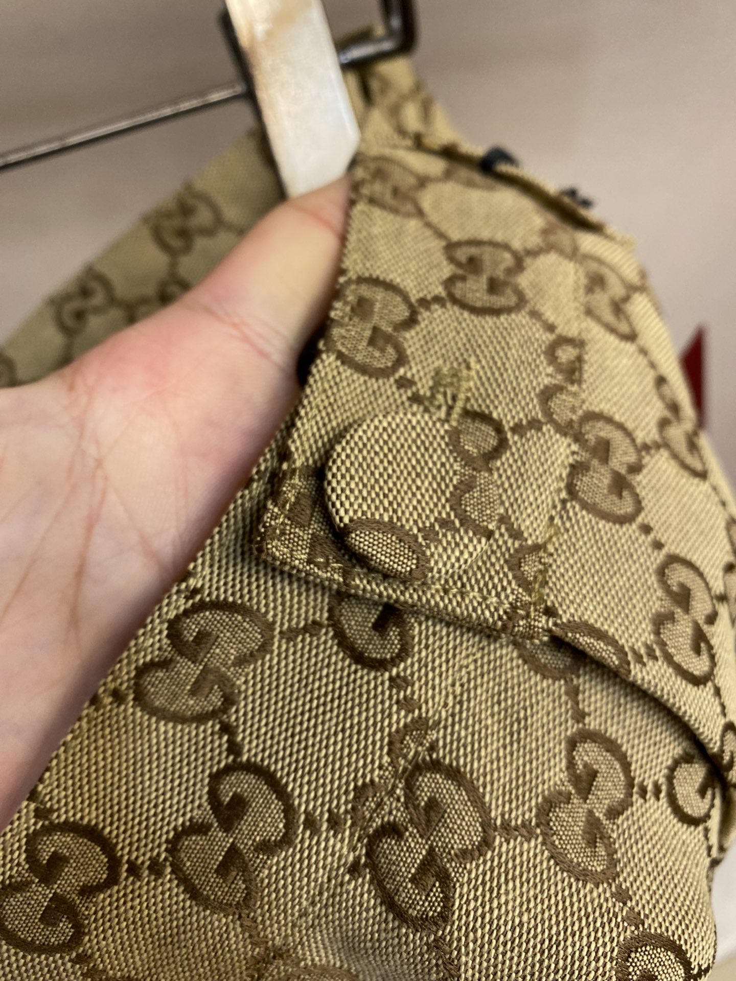 GucciG家24ss新款早秋系列以现代视角焕新诠释品牌经典设计元素和精致图案这款长裤甄选GucciRo