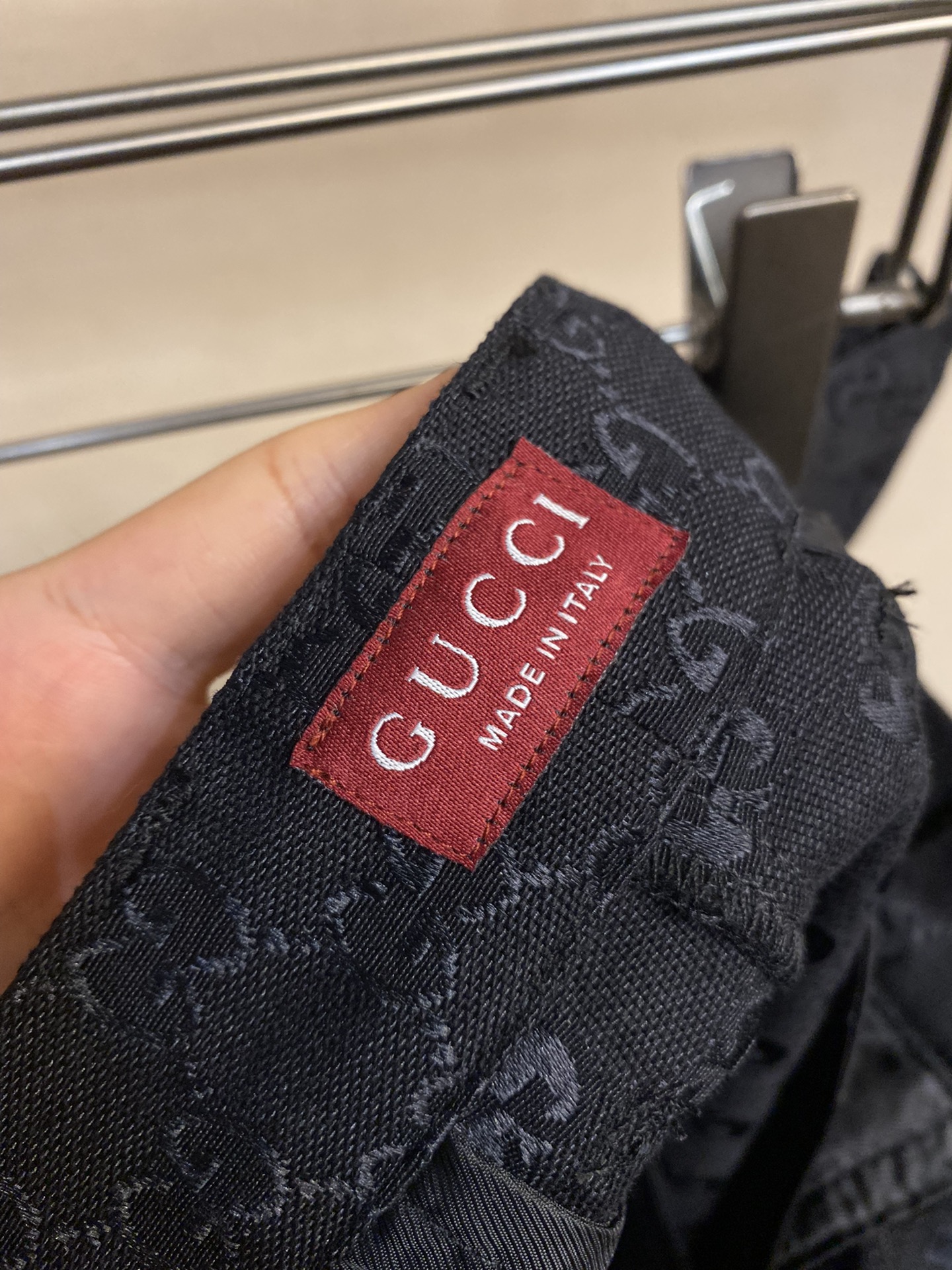 GucciG家24ss新款早秋系列以现代视角焕新诠释品牌经典设计元素和精致图案这款长裤甄选GucciRo