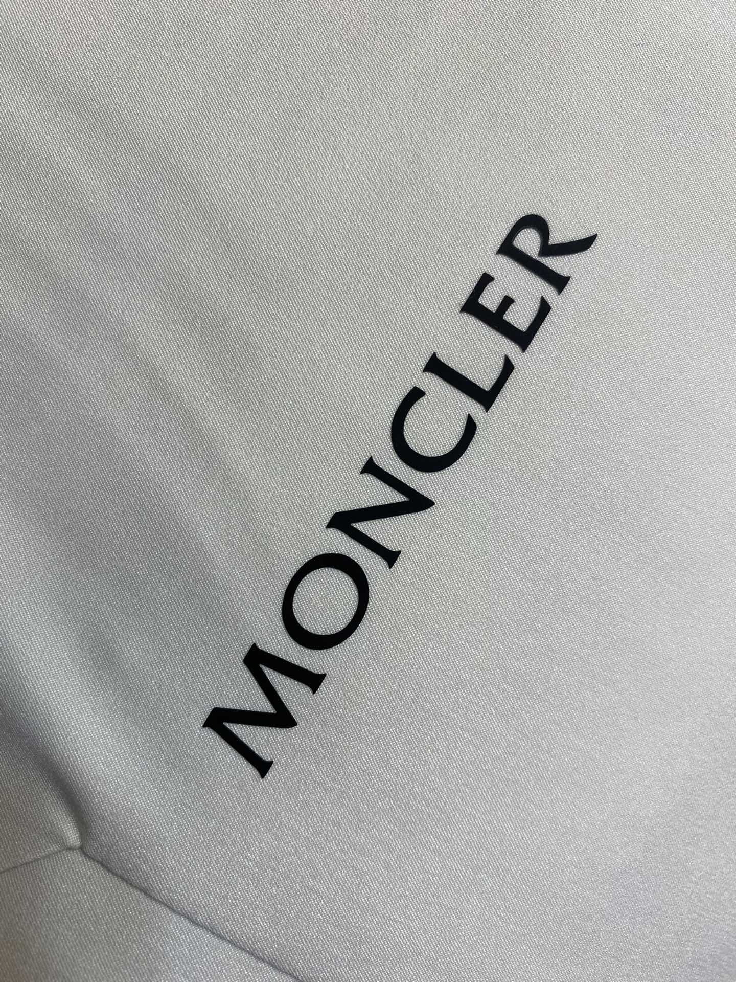 MonclerMo家男士休闲连帽羽绒外套Grenoble防水压胶风雪羽绒服有亲如果眼尖应该已经在蹲守这件