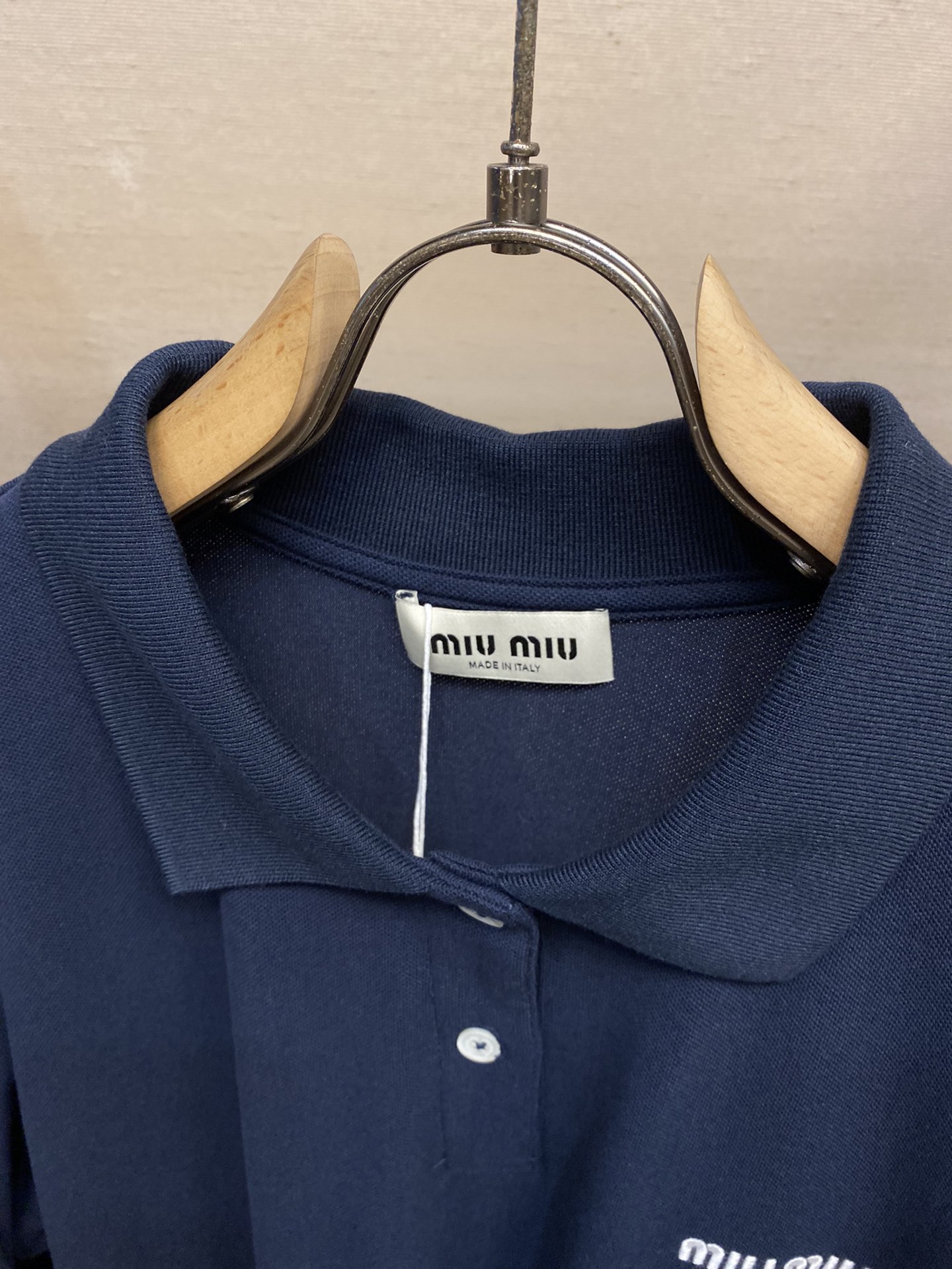 Miumiu/缪缪24FW日本限定PoP-UP长袖Polo翻领衫!珠地純棉OS版型下摆拼接撞色设计侧边开