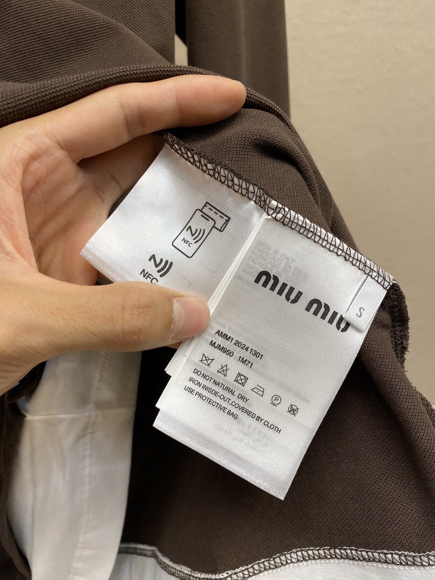 Miumiu/缪缪24FW日本限定PoP-UP长袖Polo翻领衫!珠地純棉OS版型下摆拼接撞色设计侧边开