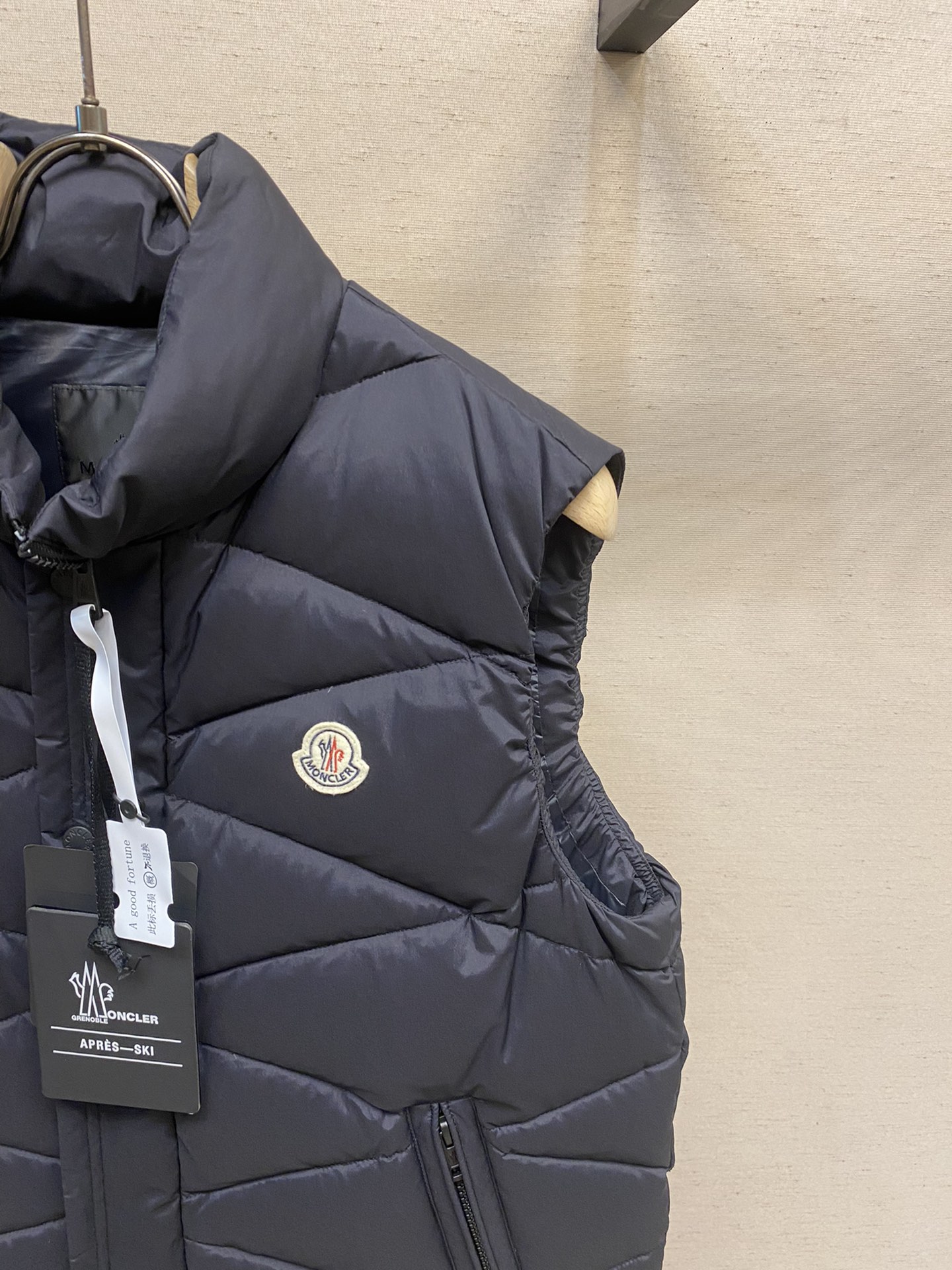 Moncler2024秋冬Mon*ler立领棱格羽绒背心马甲经典常规款的羽绒马甲背心再次打开无敌前卫造型