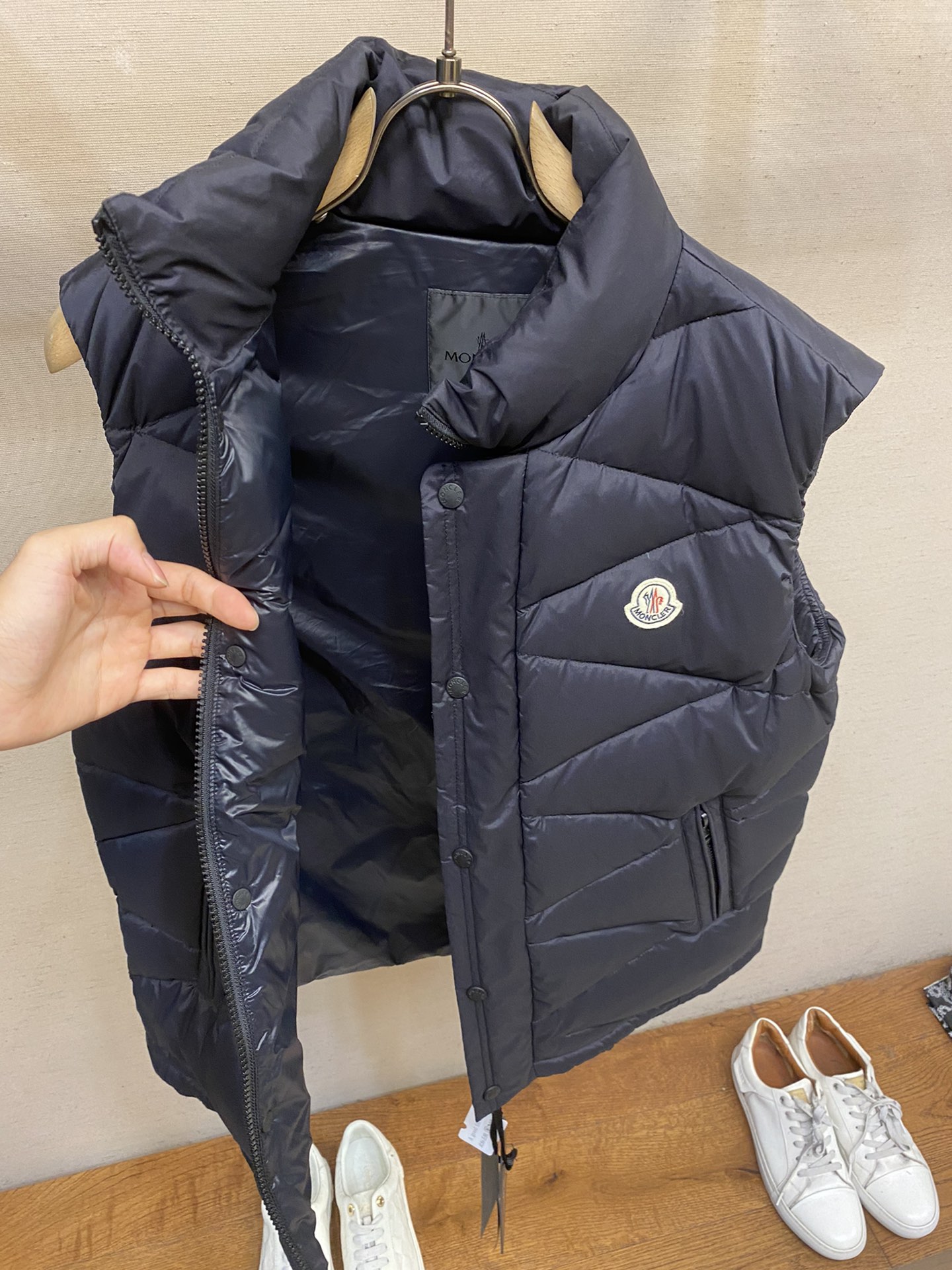 Moncler2024秋冬Mon*ler立领棱格羽绒背心马甲经典常规款的羽绒马甲背心再次打开无敌前卫造型