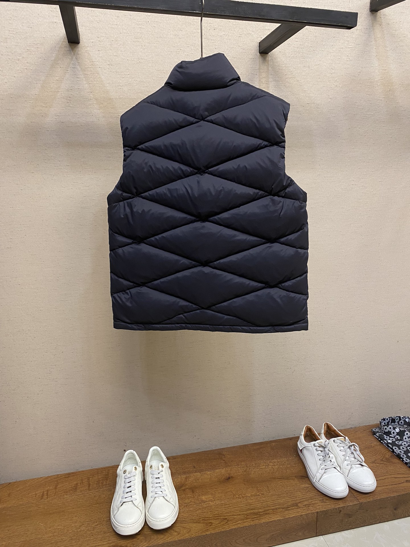 Moncler2024秋冬Mon*ler立领棱格羽绒背心马甲经典常规款的羽绒马甲背心再次打开无敌前卫造型