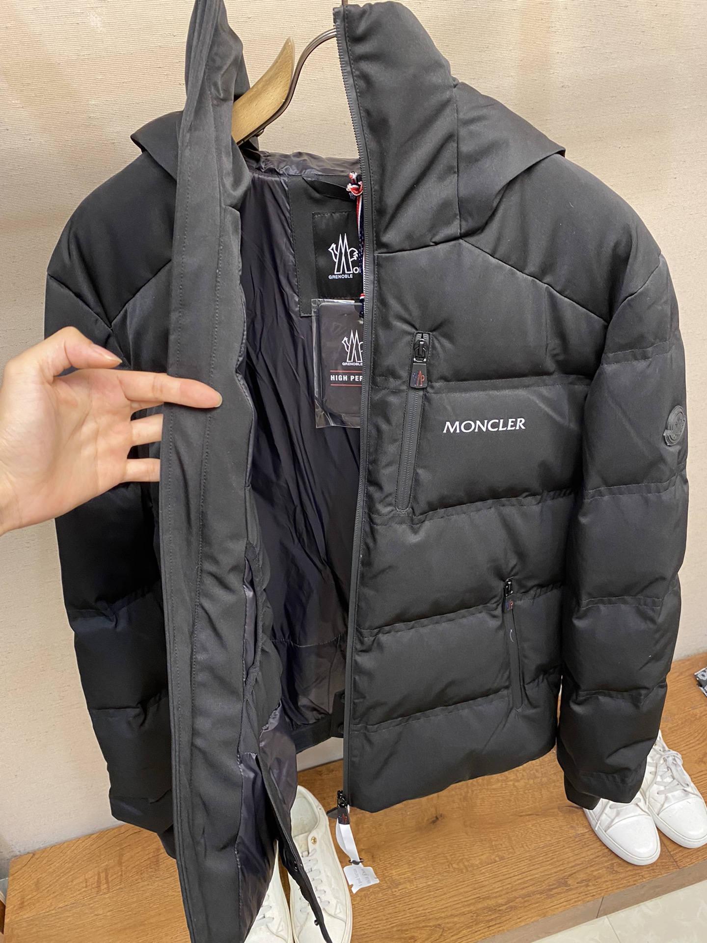 Moncler2024秋冬Mon*lerGrenble压胶滑雪羽绒服彰显造型气质的不朽传奇.极致款的休闲