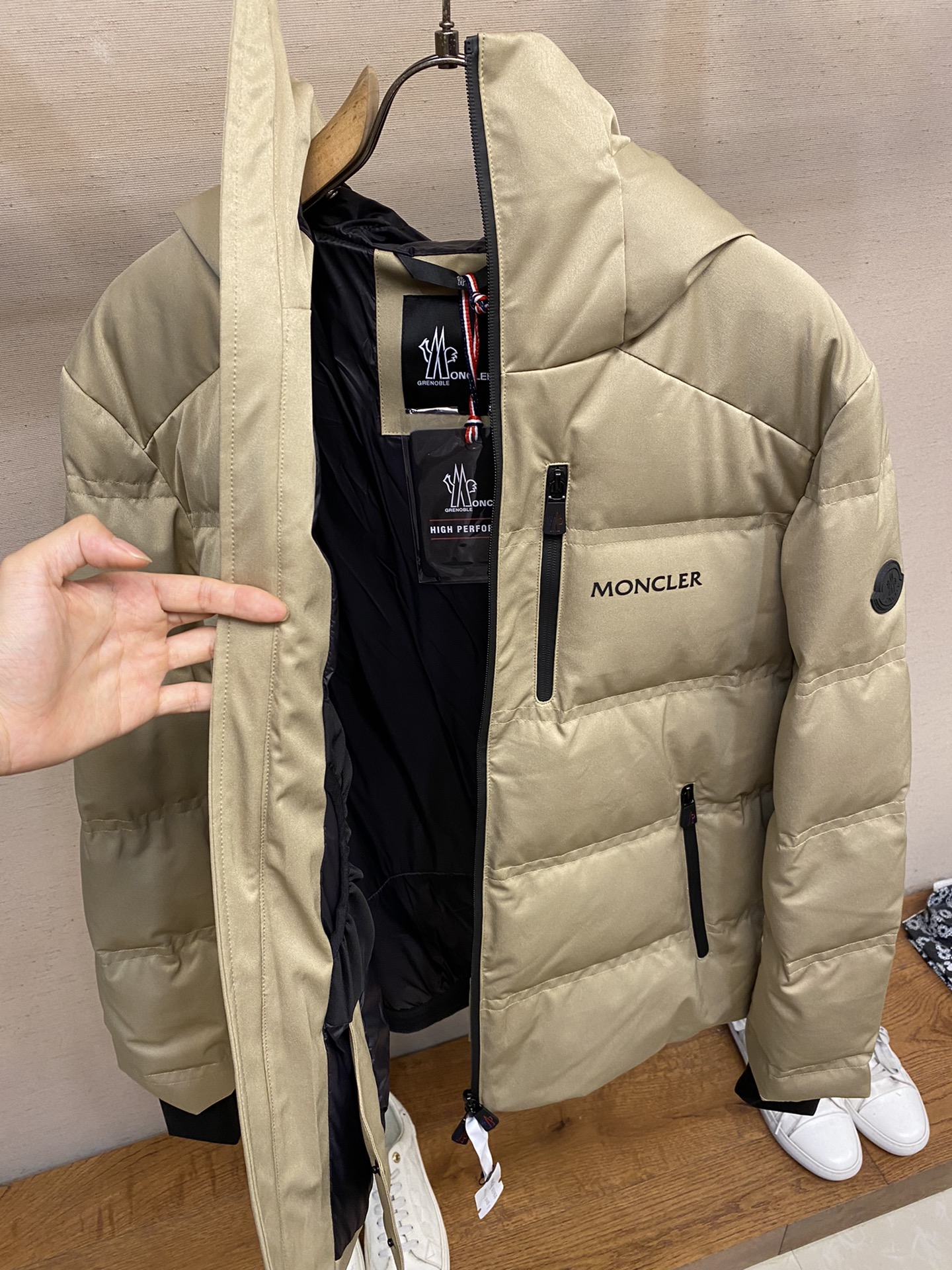 Moncler2024秋冬Mon*lerGrenble压胶滑雪羽绒服彰显造型气质的不朽传奇.极致款的休闲