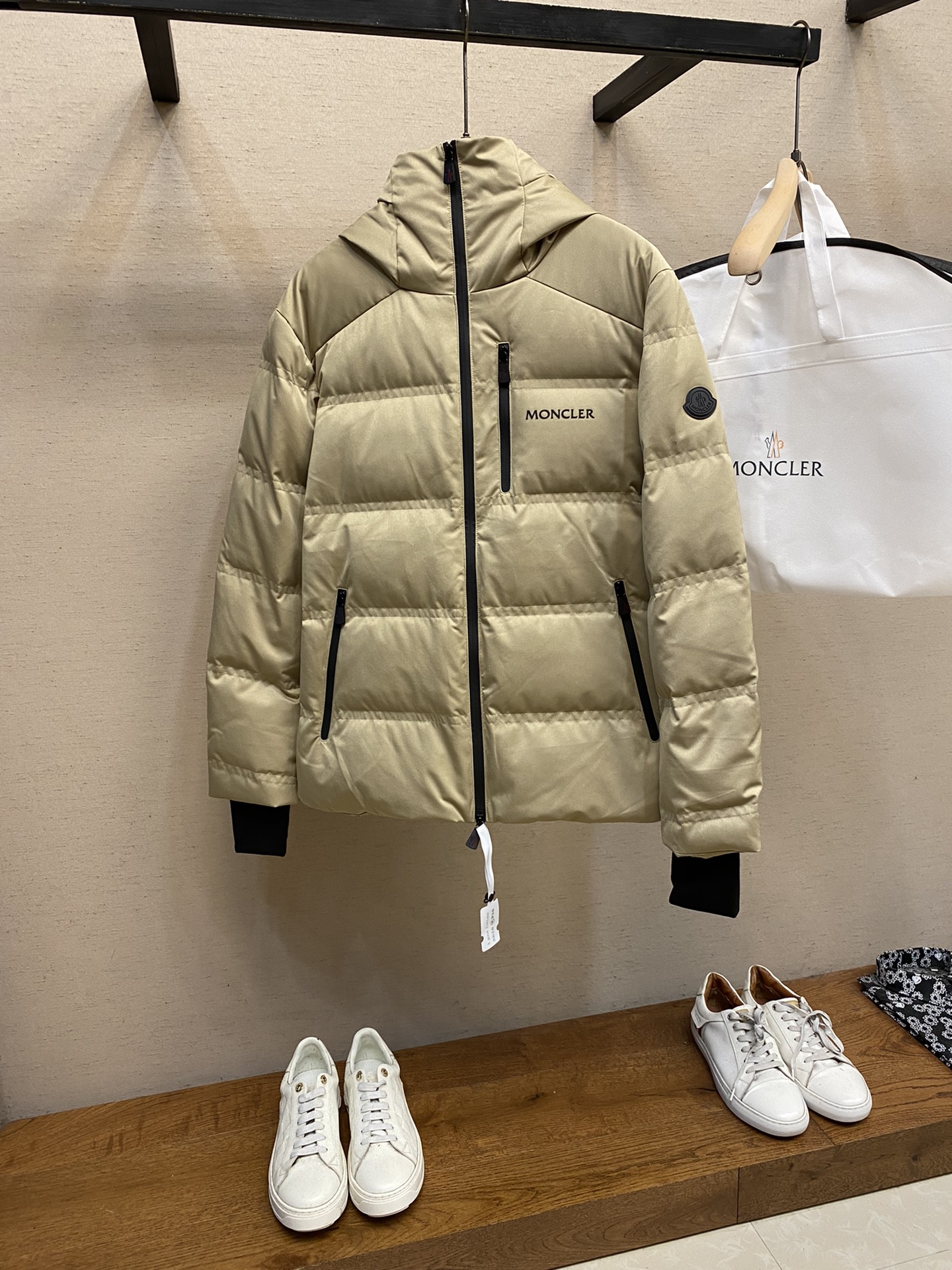 Moncler2024秋冬Mon*lerGrenble压胶滑雪羽绒服彰显造型气质的不朽传奇.极致款的休闲