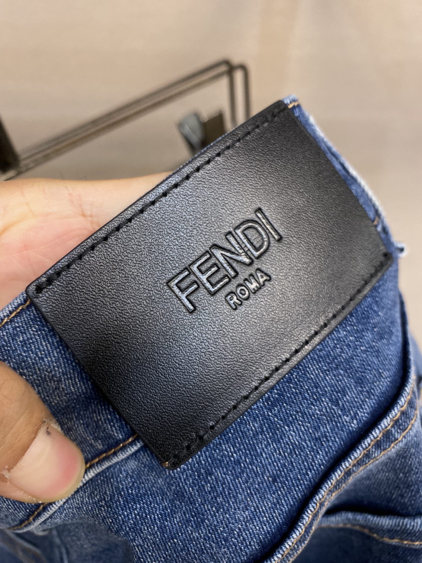 Fendi2024ss好穿不挑身材在搭配上没有太多的限制随意简洁的衬托其他单品来展现自己的风格姿态对于它