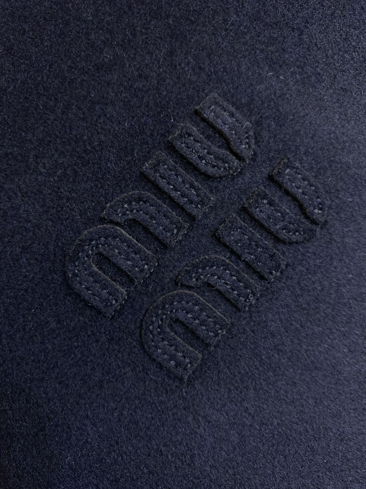 Miu Miu 24FW XL Wool-Cutting Jacket Review: Features, Quality, and Availability - 图片 5