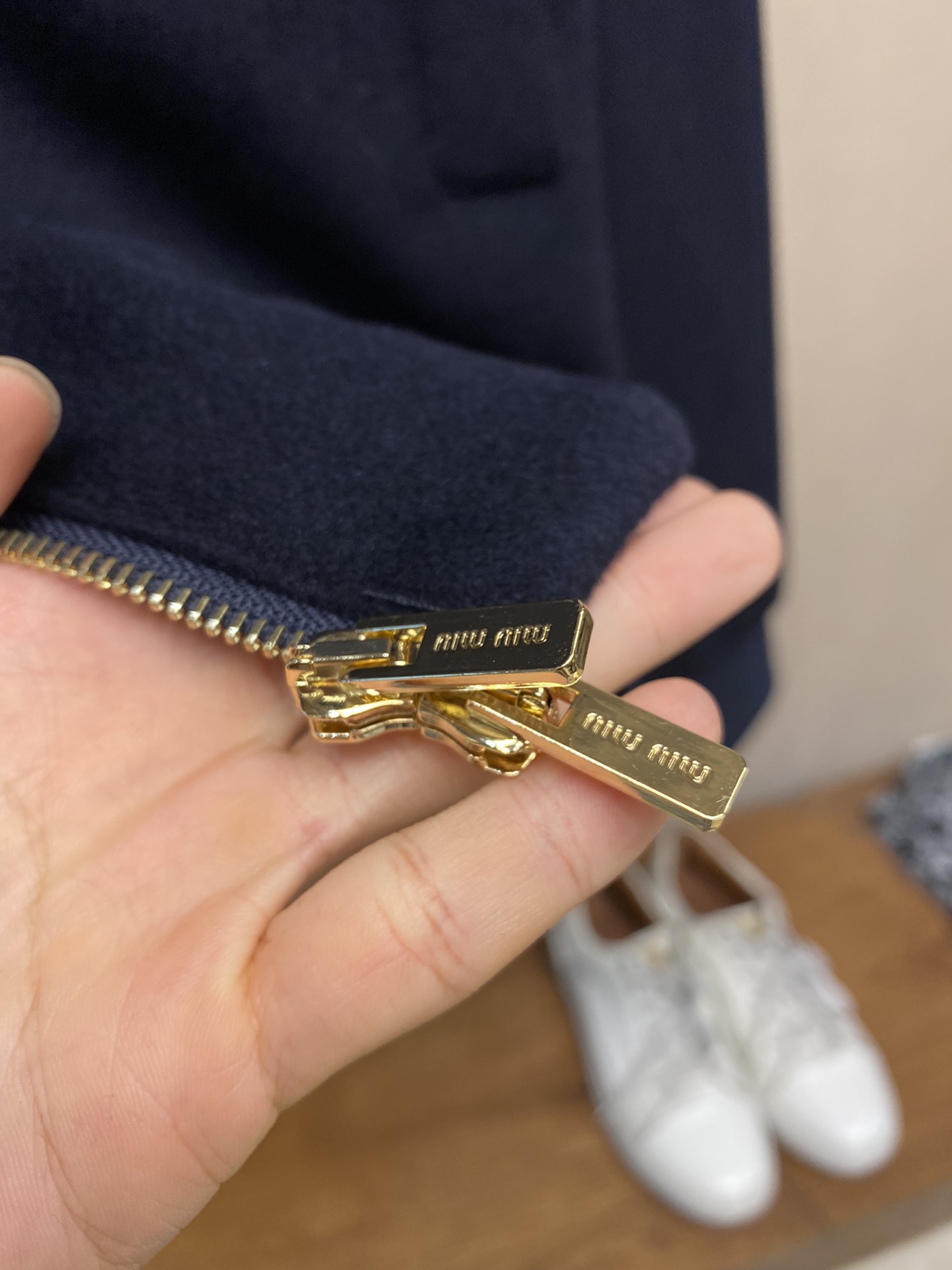 Miu Miu 24FW XL Wool-Cutting Jacket Review: Features, Quality, and Availability - 图片 6