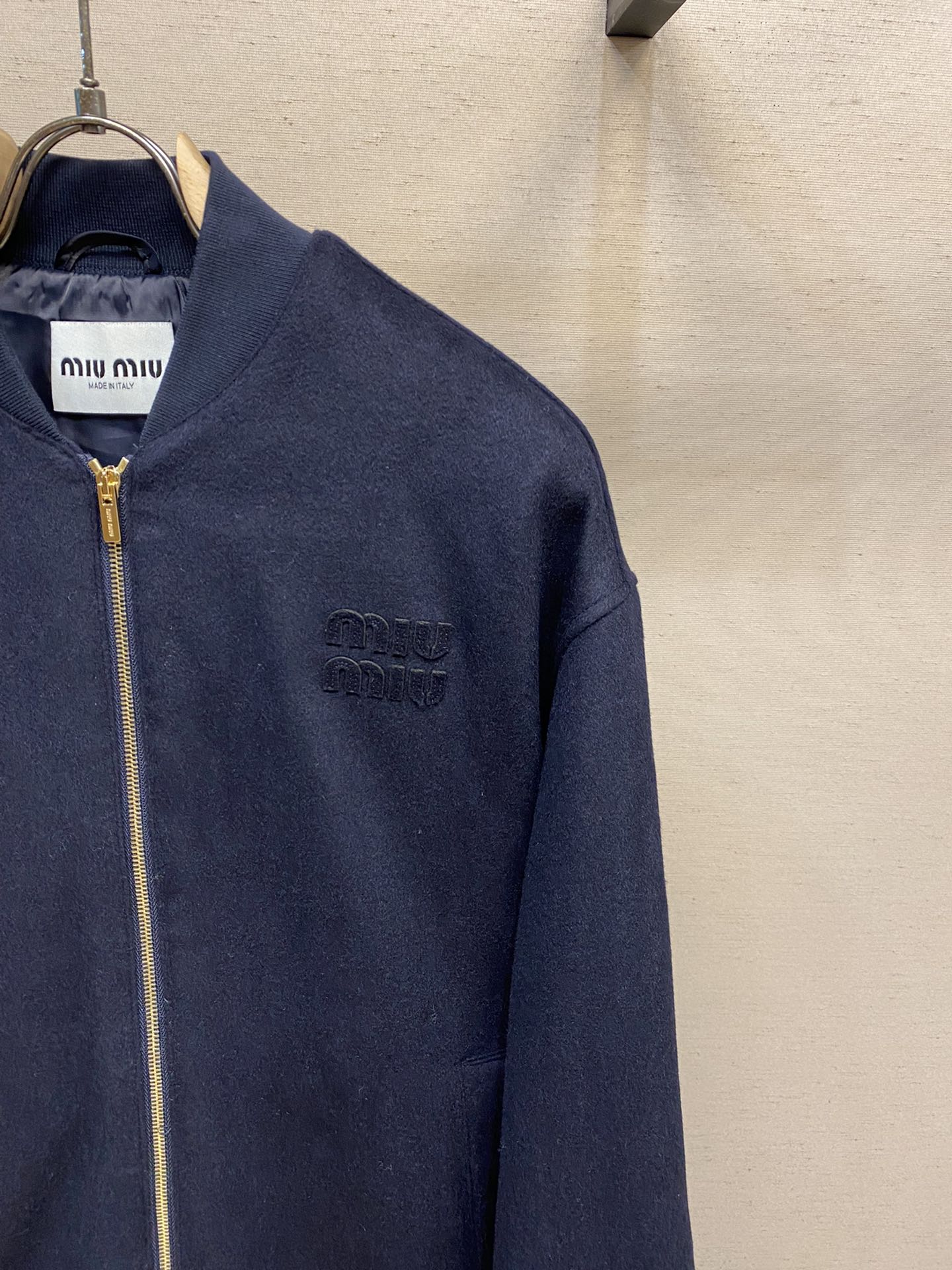 Miu Miu 24FW XL Wool-Cutting Jacket Review: Features, Quality, and Availability - 图片 4