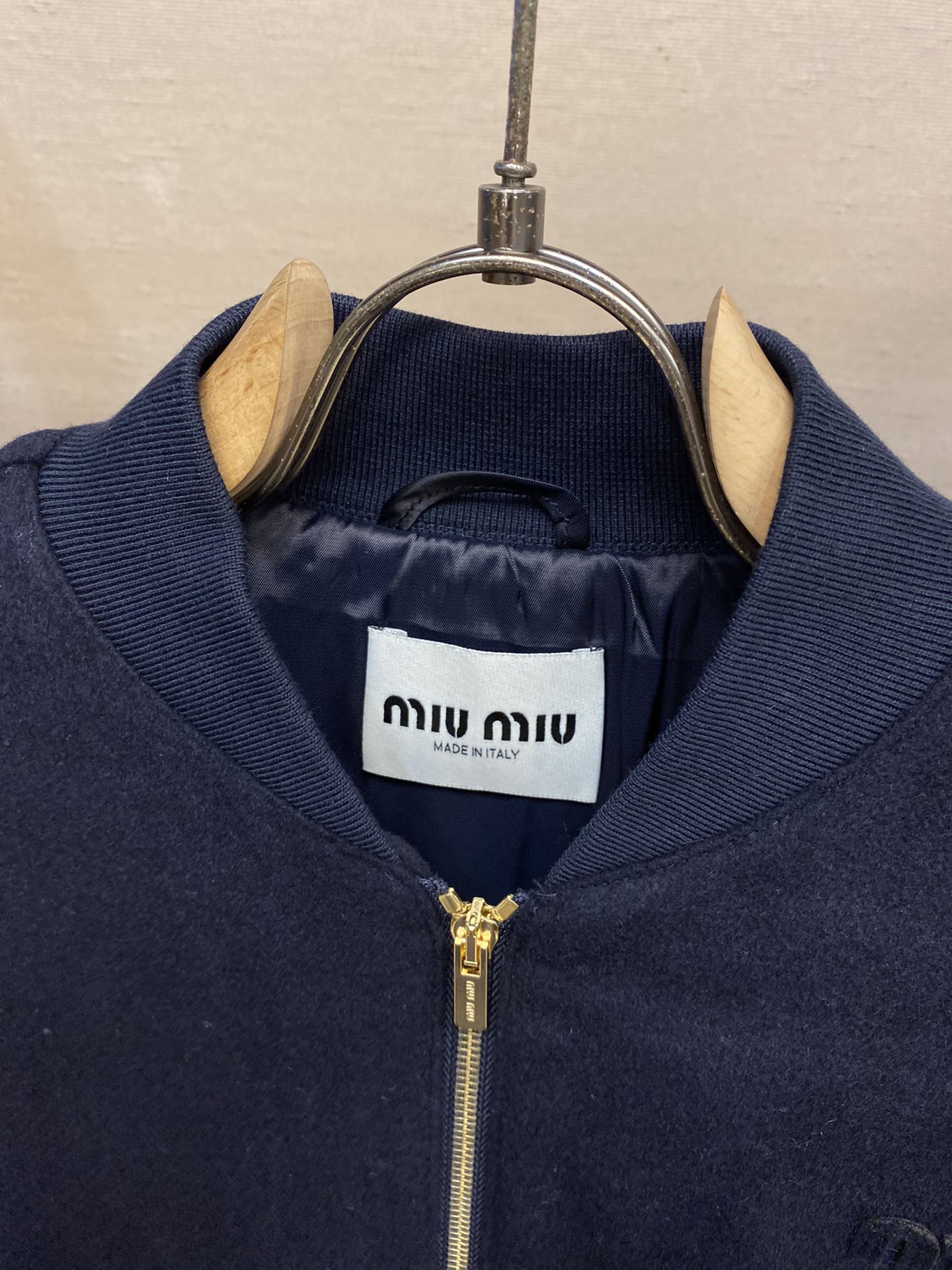 Miu Miu 24FW XL Wool-Cutting Jacket Review: Features, Quality, and Availability - 图片 3