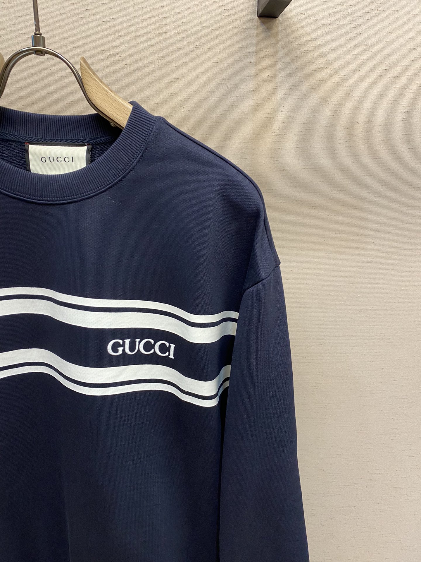 🌟🌟Gucci、 GG字母横条海军蓝情侣款毛圈棉卫衣
 时髦百搭的基础款卫衣，海军蓝配色让整体气质加分，