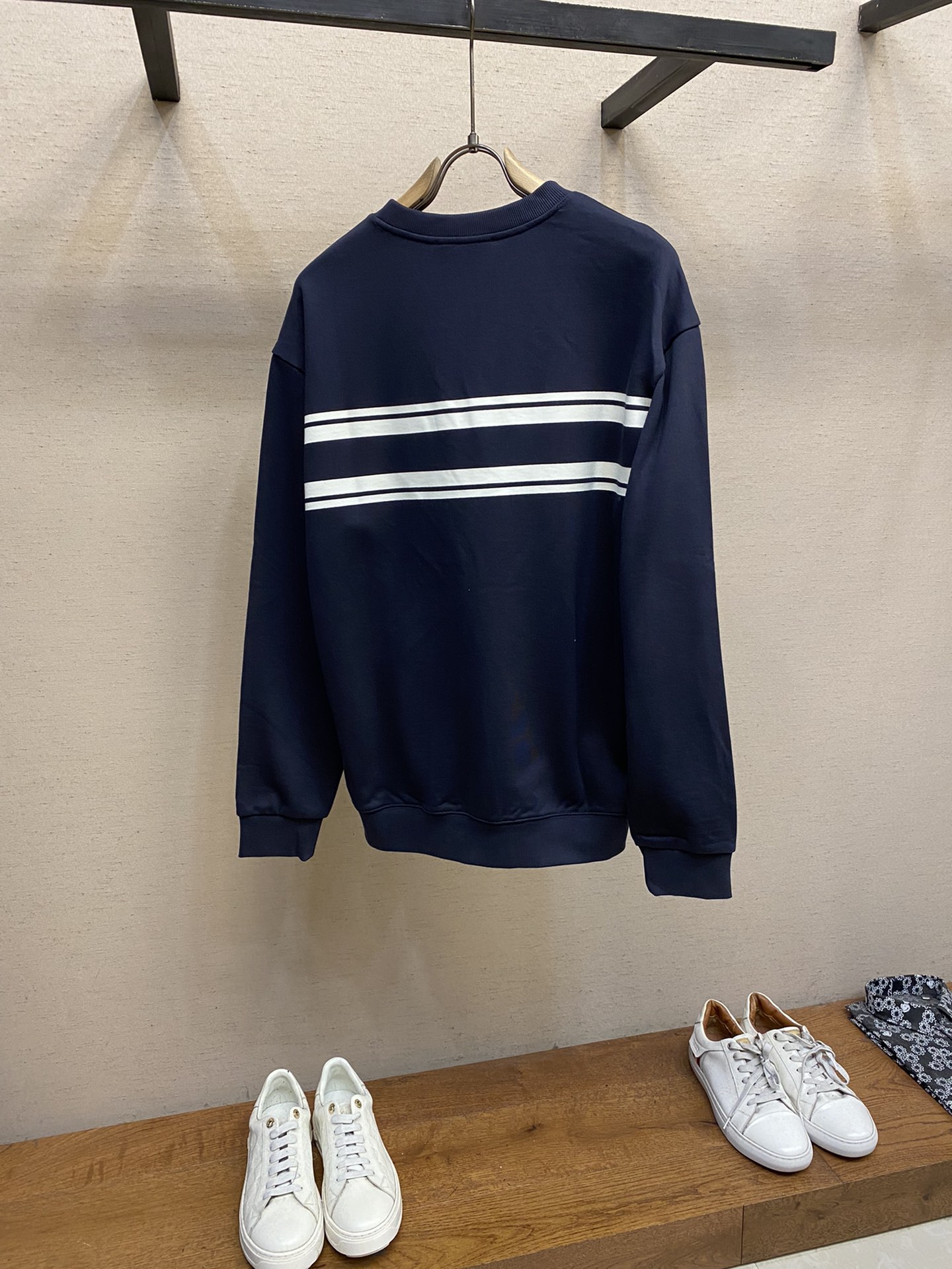 🌟🌟Gucci、 GG字母横条海军蓝情侣款毛圈棉卫衣
 时髦百搭的基础款卫衣，海军蓝配色让整体气质加分，