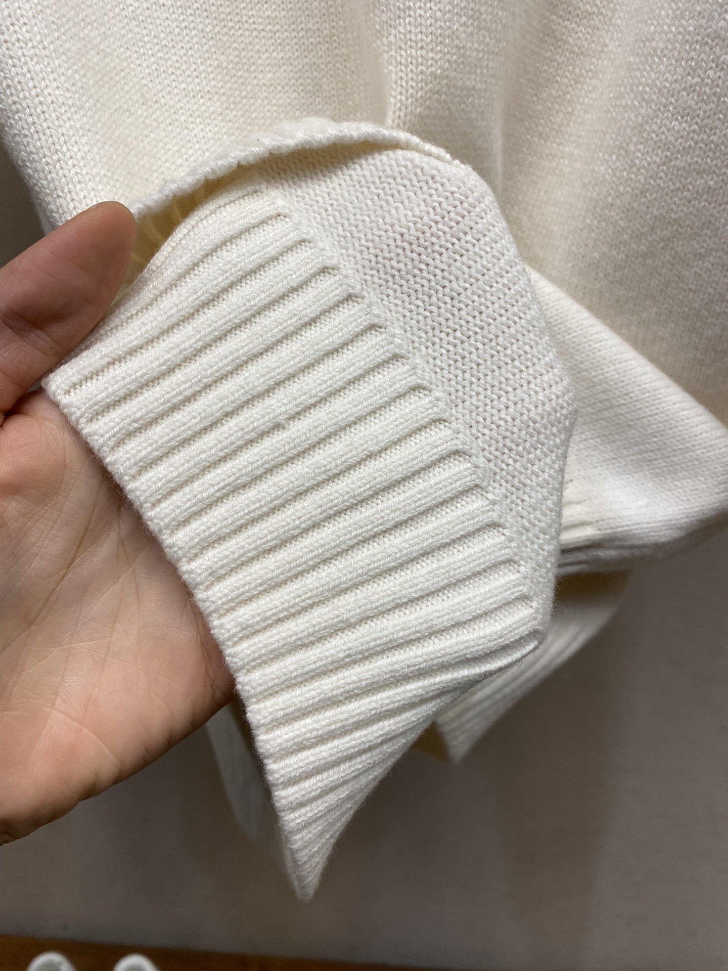 🌟🌟Zzegna、加厚马鞍肩圆领毛衣 澳洲进口羊绒风格 100%羊毛 羊绒般手感 舒适 柔软 保暖性好 