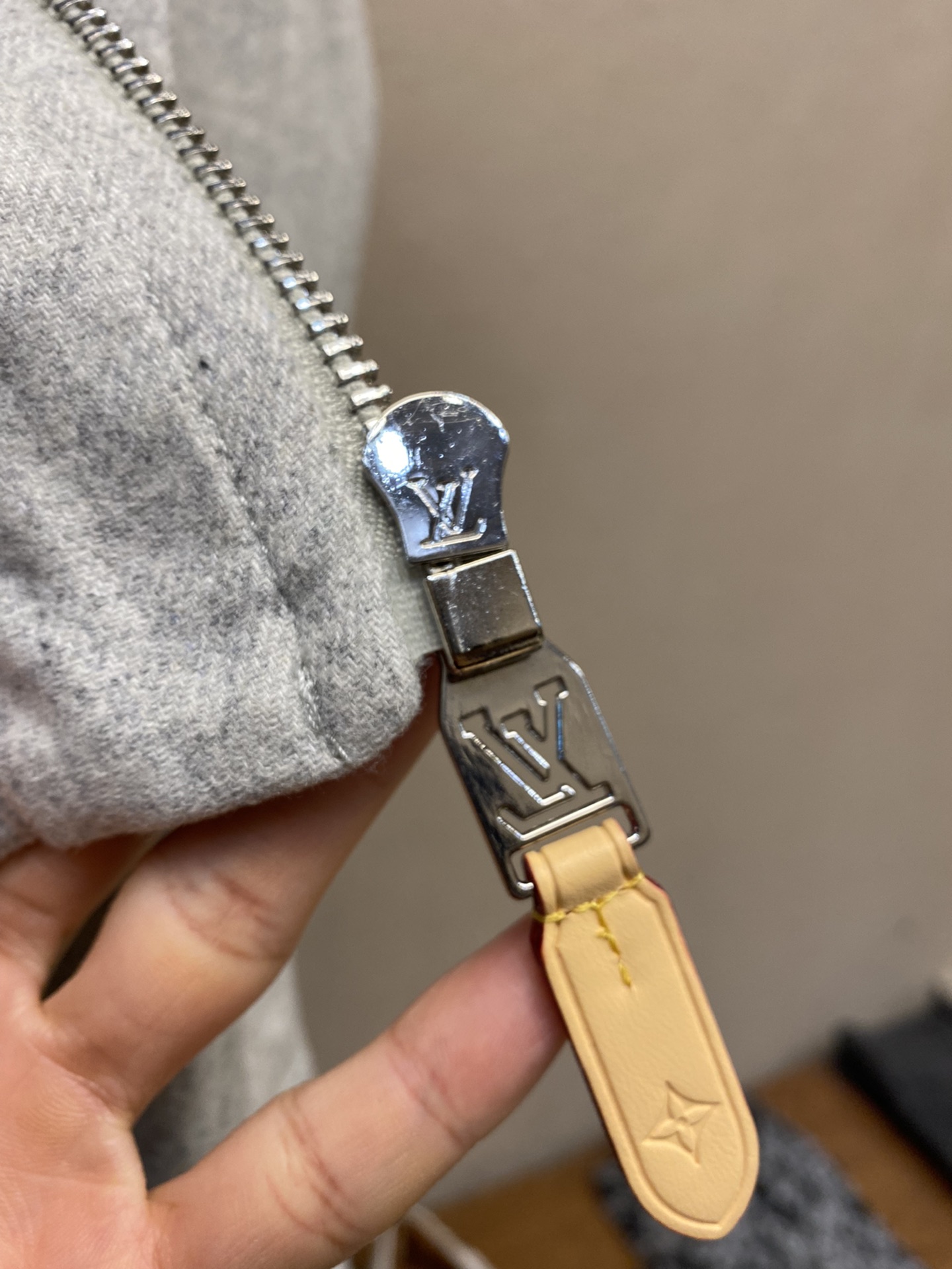 🌟🌟 1V/路易 FW24新款 Ski滑雪系列羊毛翻领拉链夹克外套采用定制羊毛面料，面料定制耗时1个月之