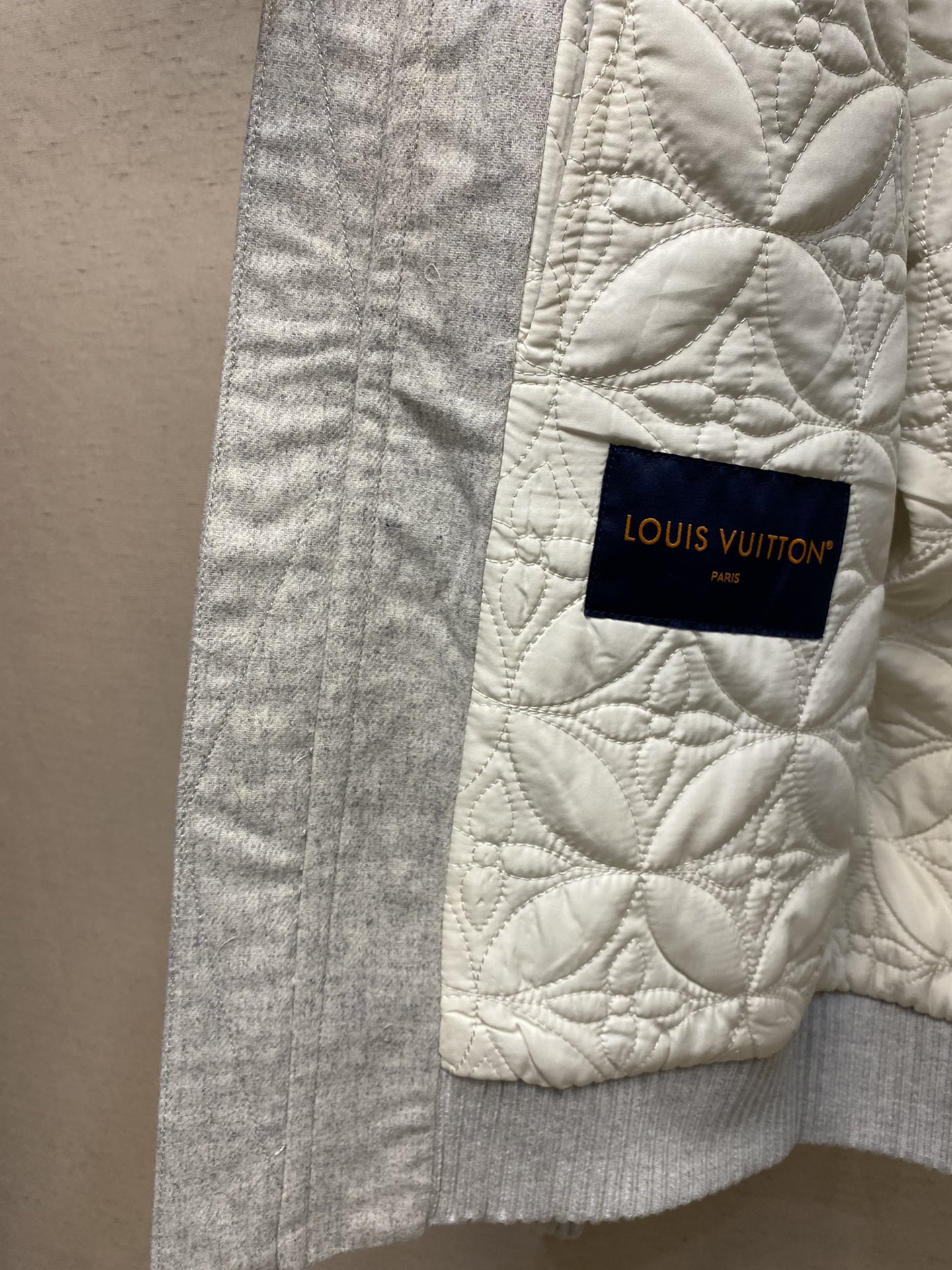 🌟🌟 1V/路易 FW24新款 Ski滑雪系列羊毛翻领拉链夹克外套采用定制羊毛面料，面料定制耗时1个月之