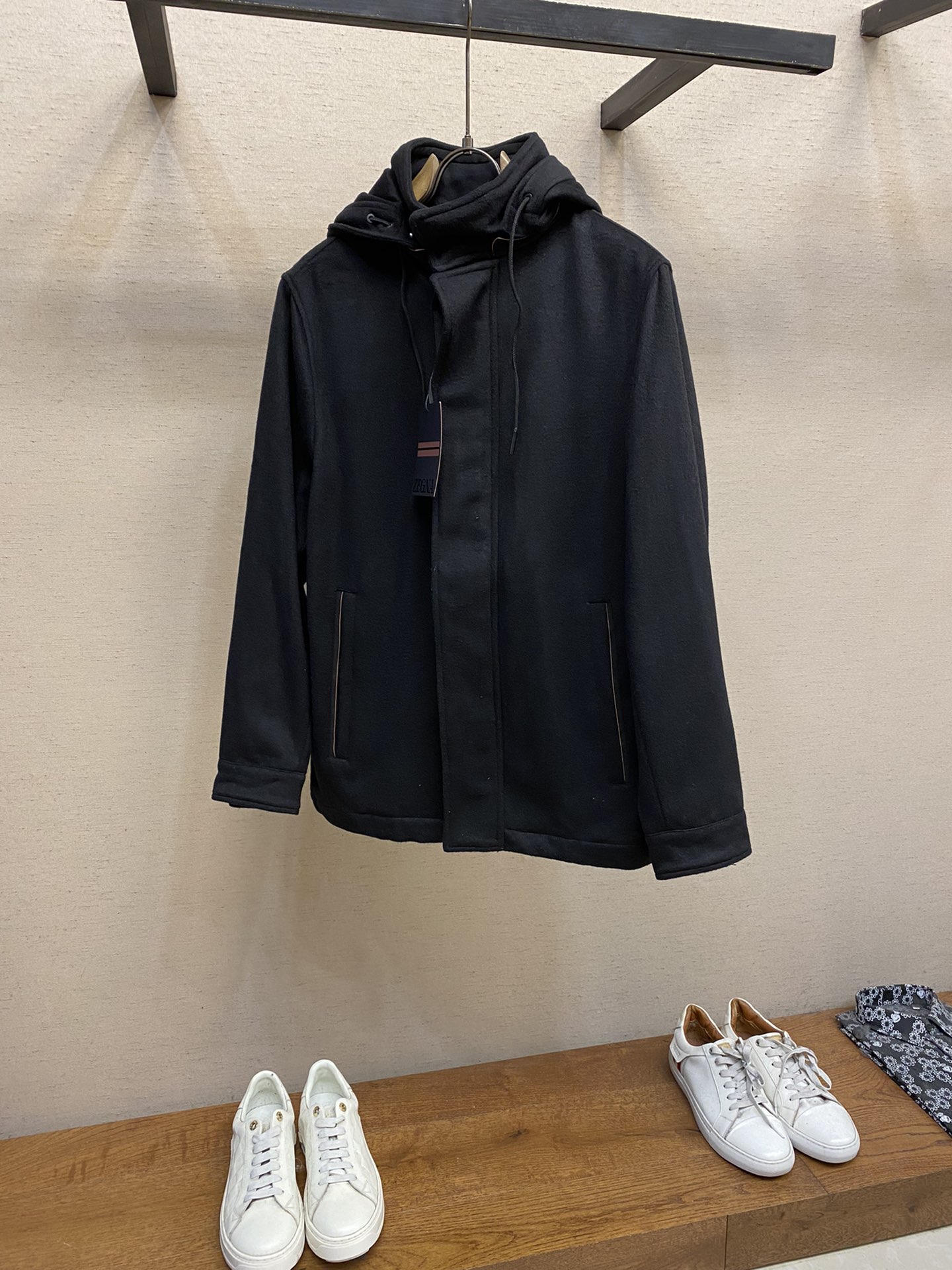 “Zzegna Oasi 100% Wool Hood Coat: High-End Luxury Fashion with Removable Hat” - 图片 1