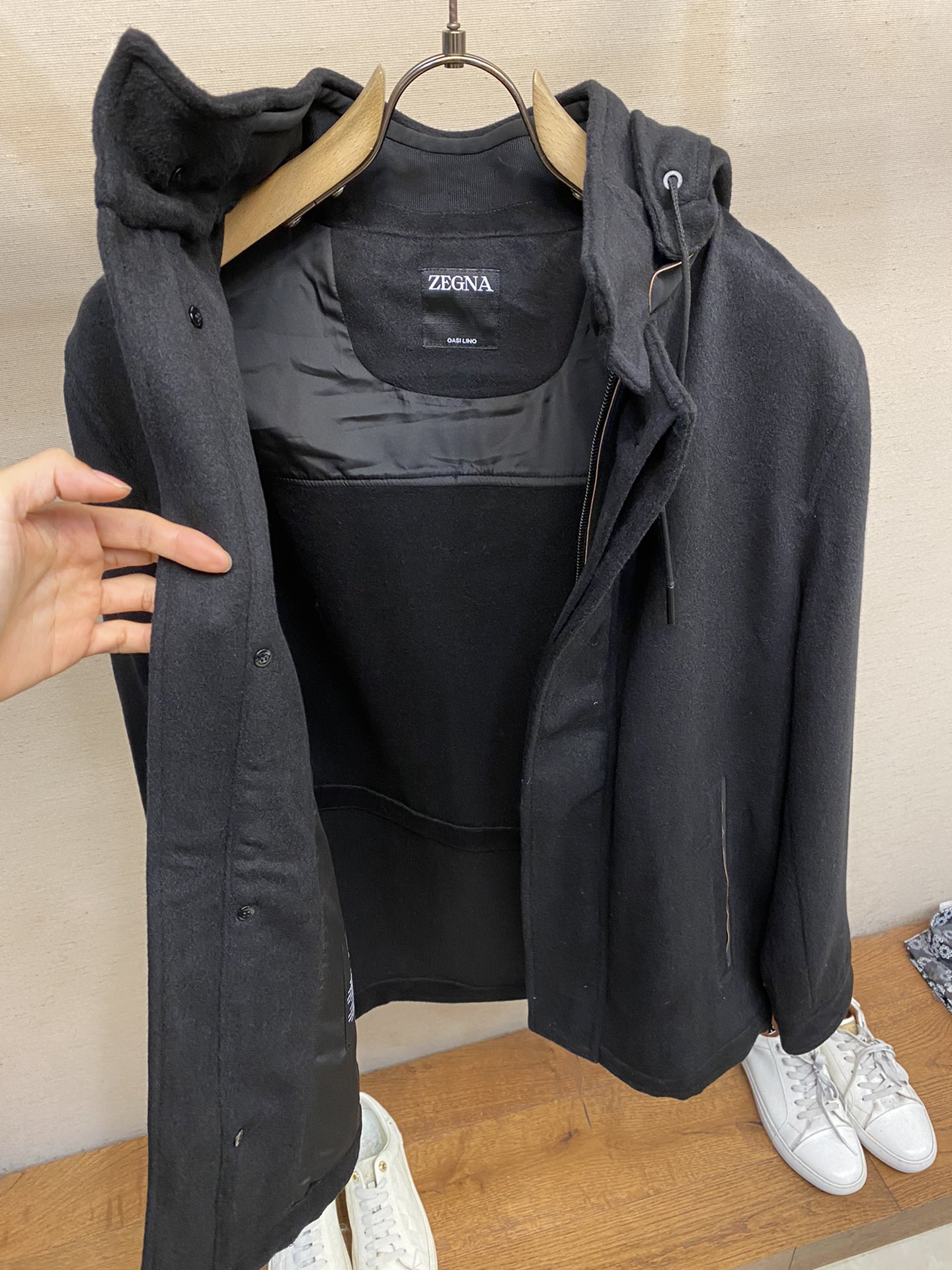 “Zzegna Oasi 100% Wool Hood Coat: High-End Luxury Fashion with Removable Hat” - 图片 8