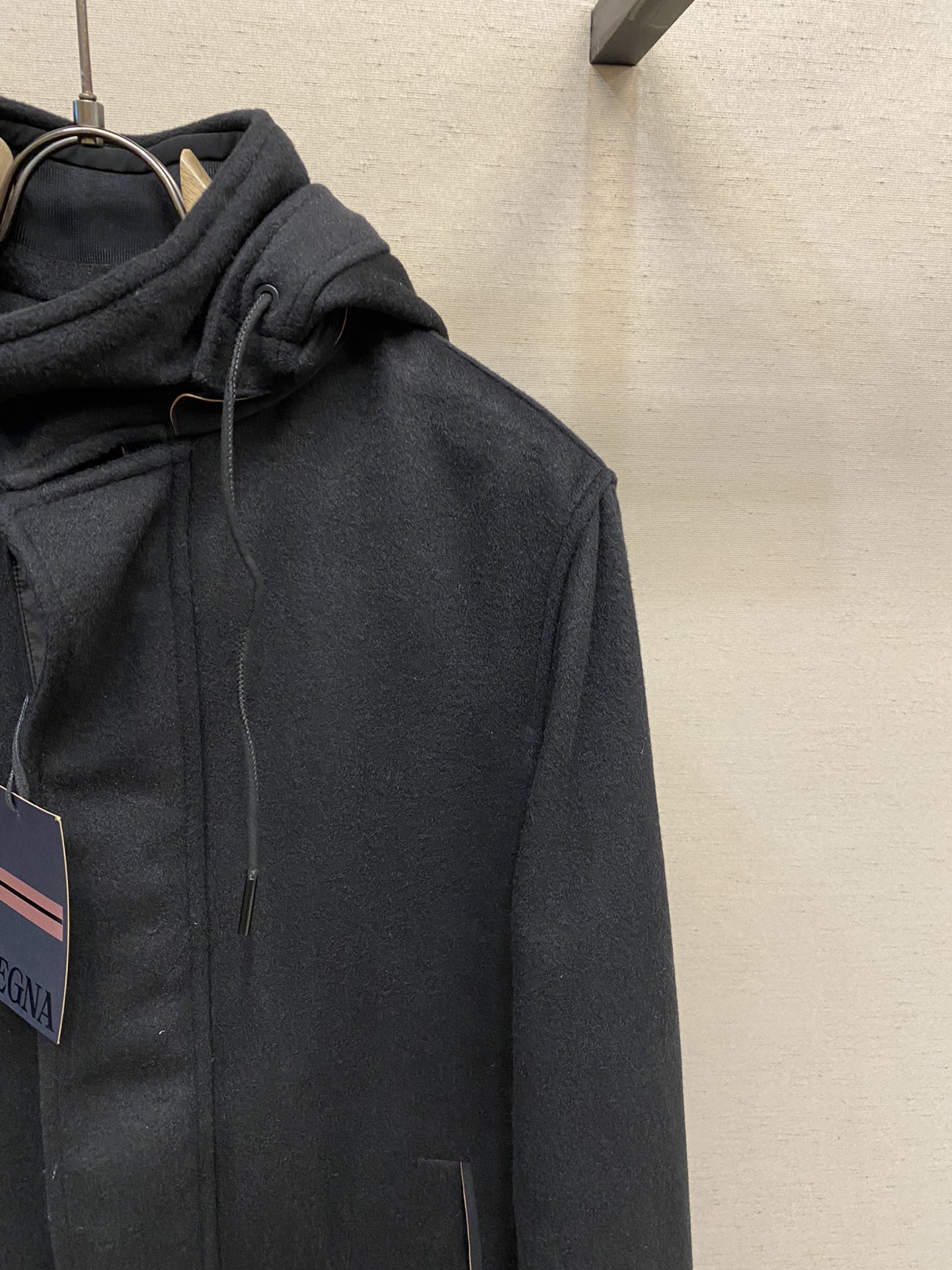 “Zzegna Oasi 100% Wool Hood Coat: High-End Luxury Fashion with Removable Hat” - 图片 3