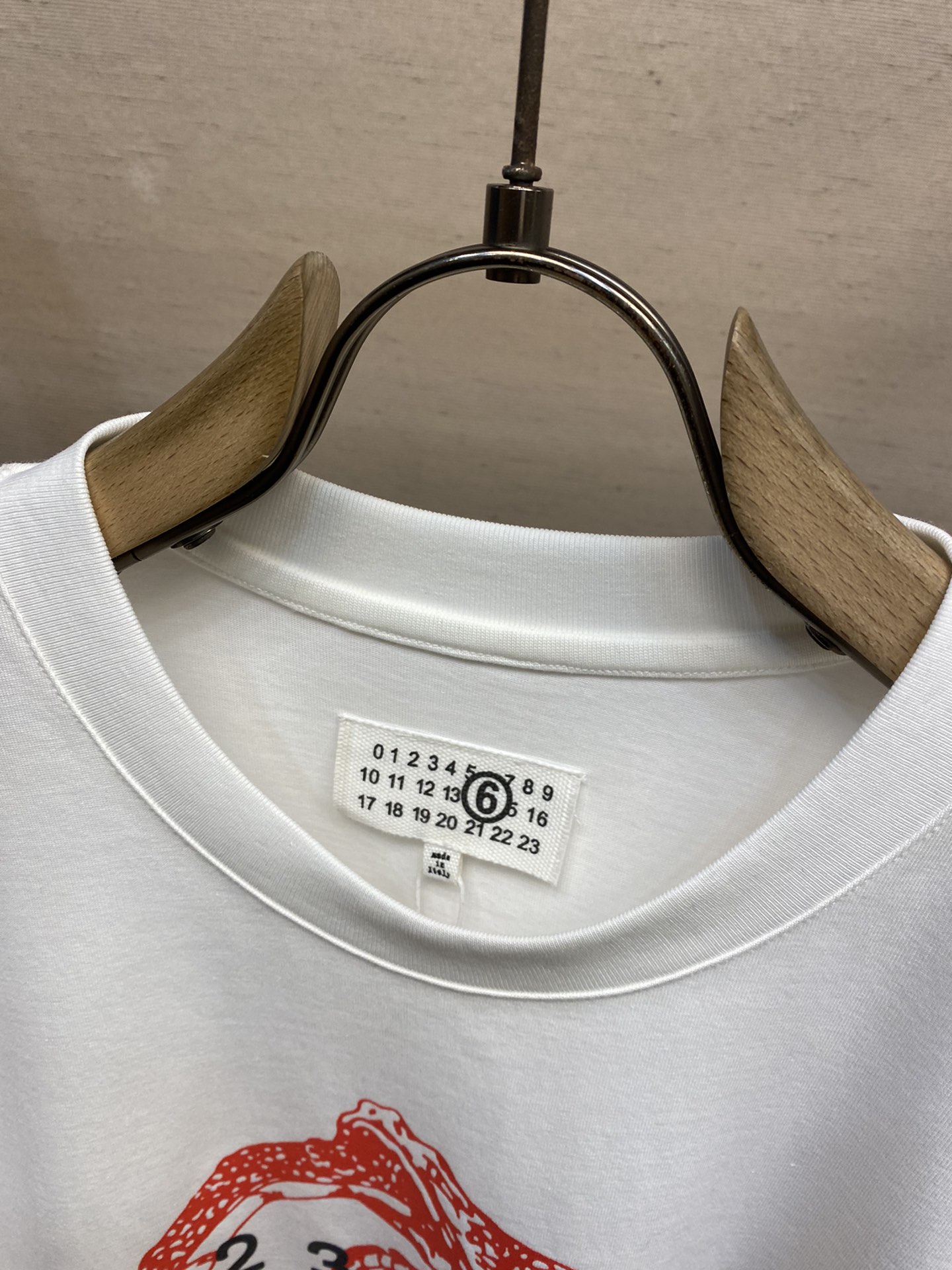 Maison Margiela Viper’s New Year’s T-shirt: Comfortable Cotton Relaxing Top, Size S-XL - 图片 3